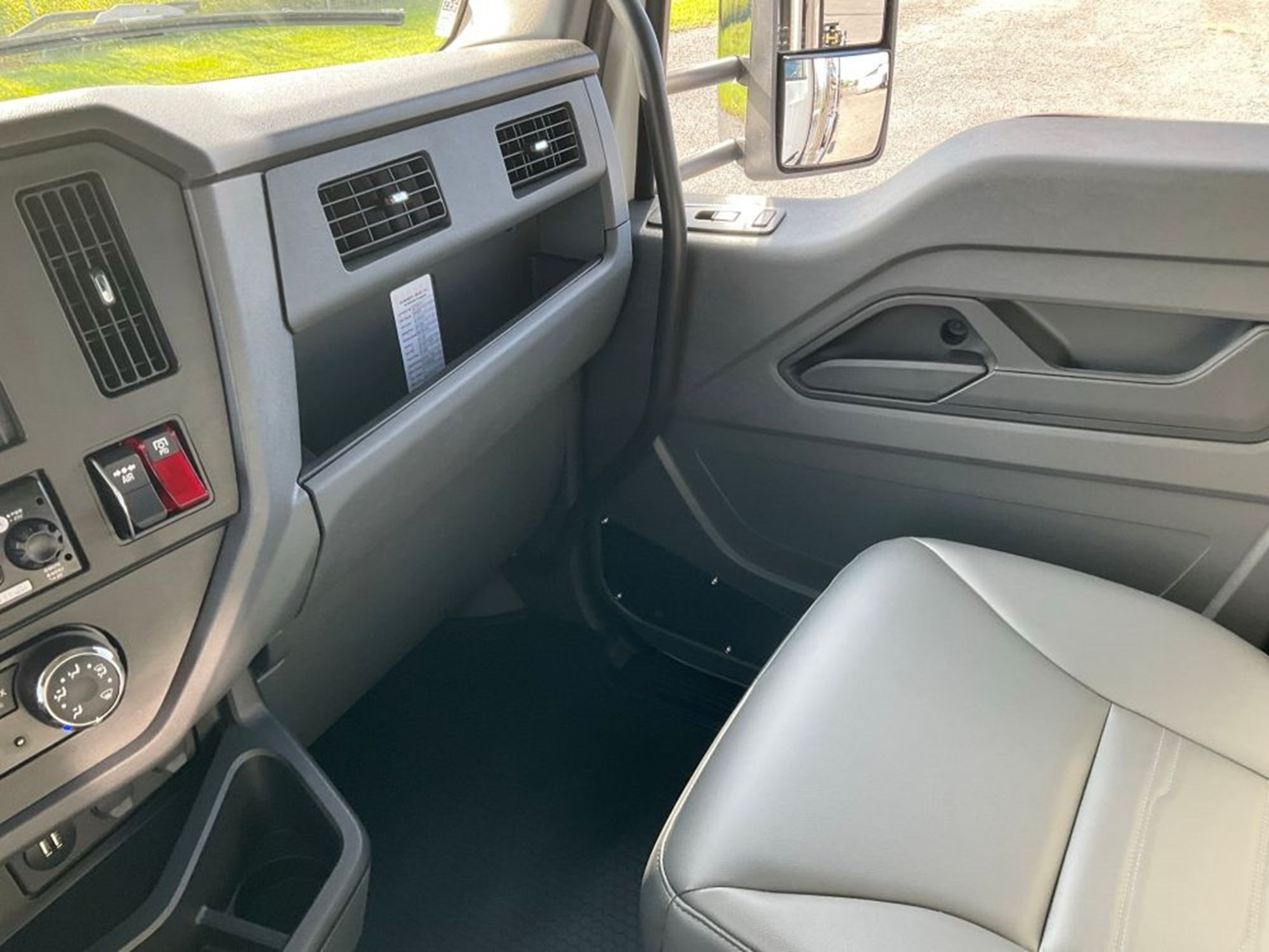 2027 Kenworth T380 VJ255978-13 2027 Kenworth T380 VJ255978-13