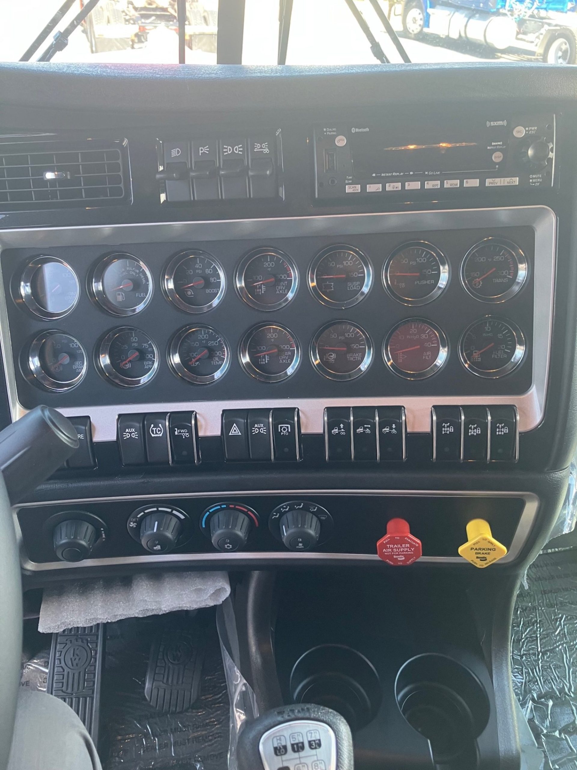 2027 Kenworth T680 Next Gen 2027 Kenworth T680 Next Gen - image 4 of 5