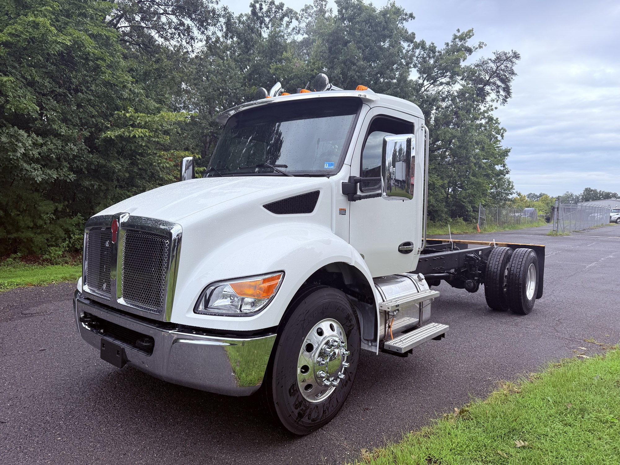 2027 Kenworth T380 2027 Kenworth T380 - image 1 of 6