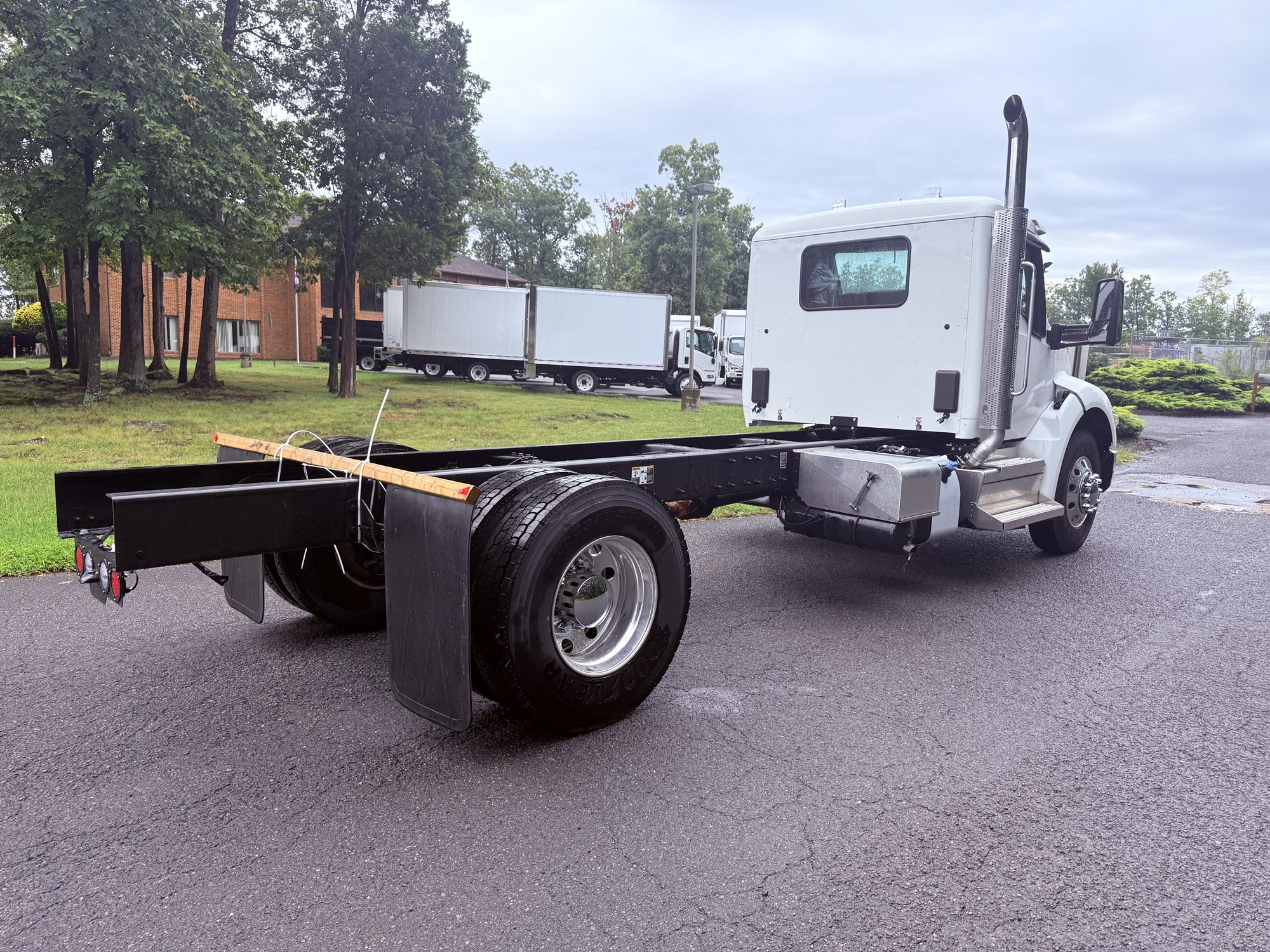 2027 Kenworth T380 2027 Kenworth T380 - image 5 of 6