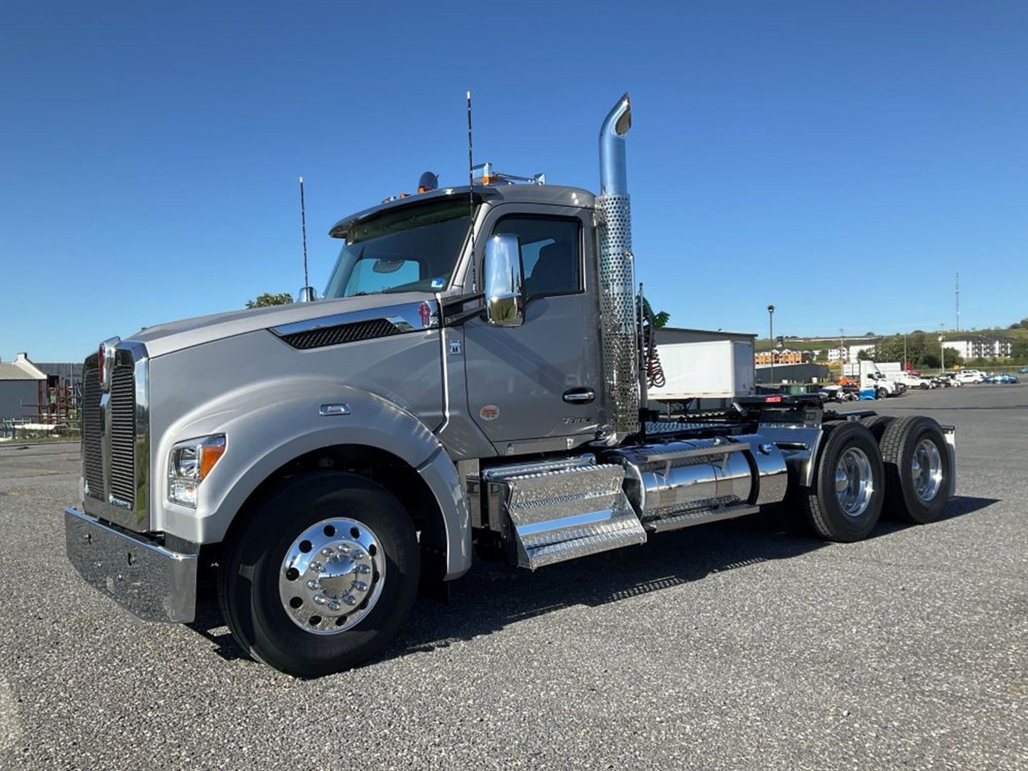 2027 Kenworth T880 2027 Kenworth T880 - image 1 of 6