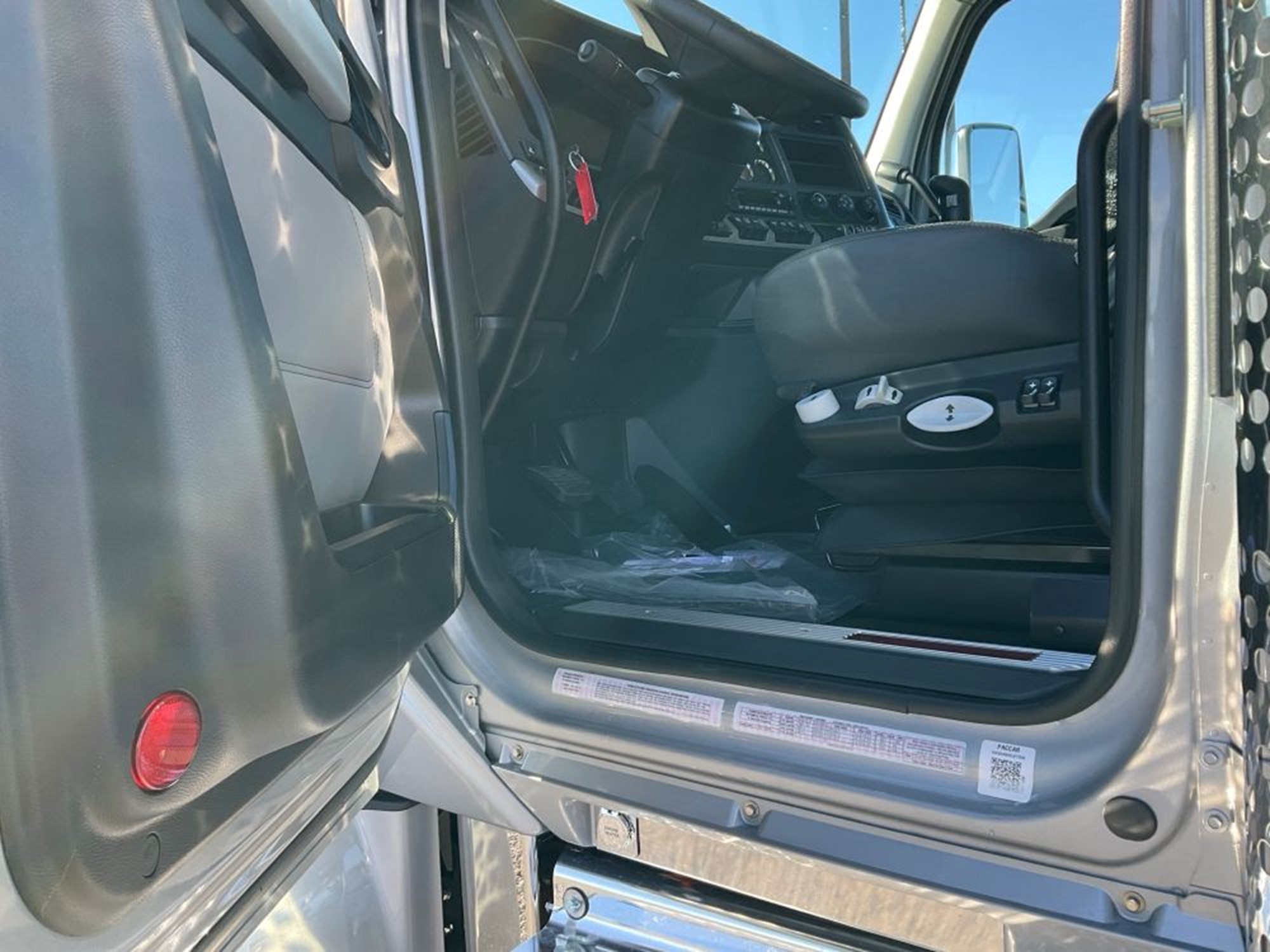 2027 Kenworth T880 VJ277244-08 2027 Kenworth T880 VJ277244-08