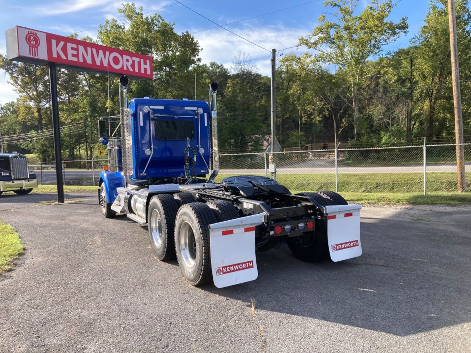 2027 Kenworth W900L 2027 Kenworth W900L - image 2 of 5
