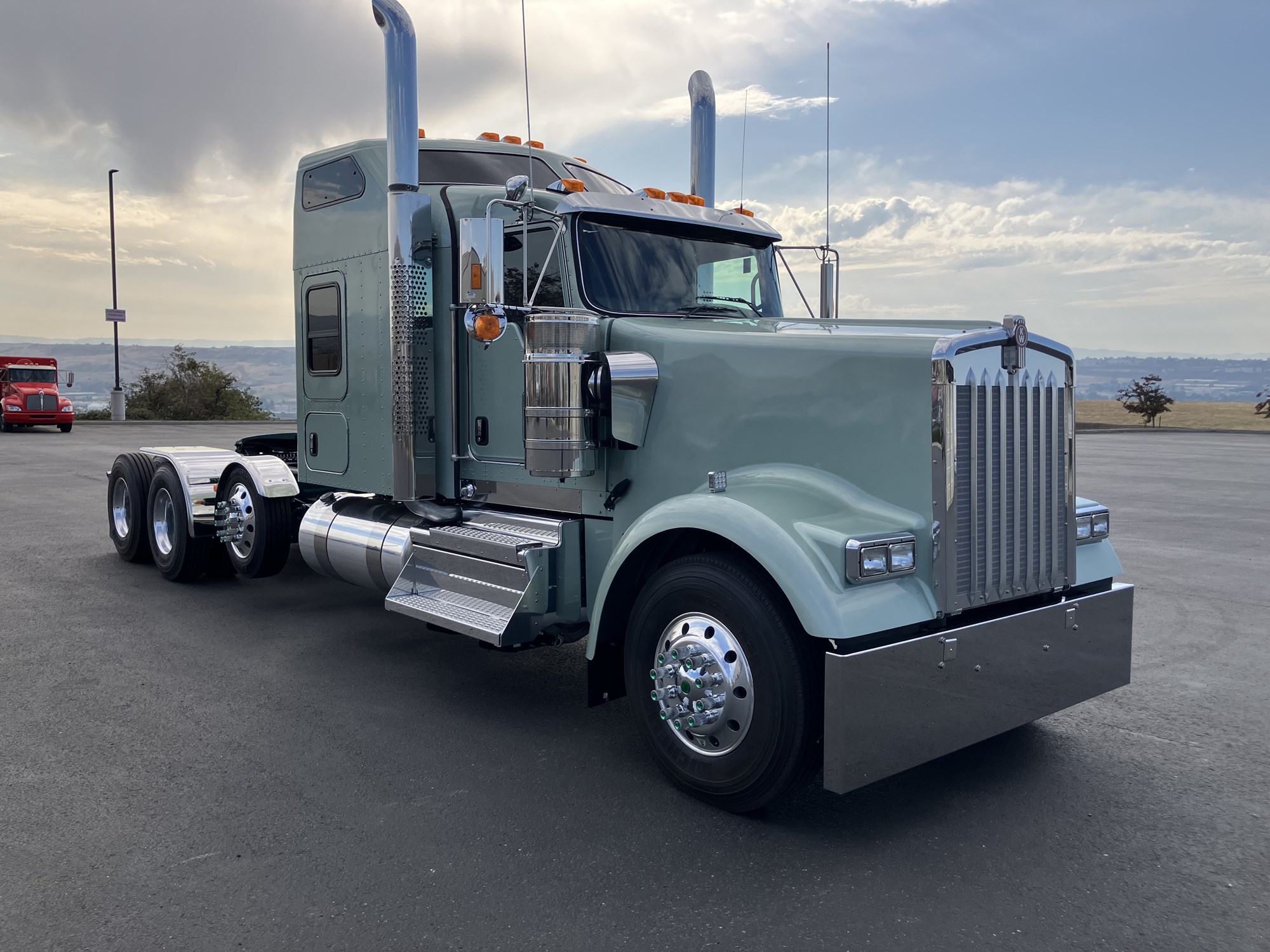 2027 Kenworth W900B 2027 Kenworth W900B - image 2 of 6