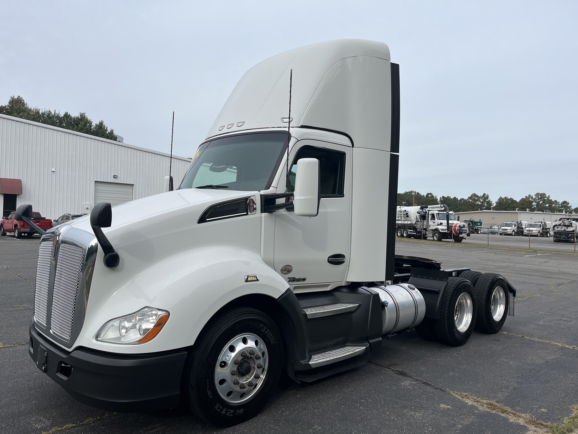2020 Kenworth T680 2020 Kenworth T680 - image 1 of 6
