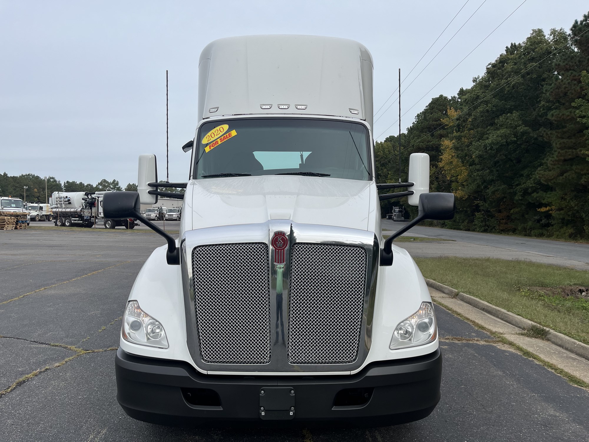 2020 Kenworth T680 2020 Kenworth T680 - image 2 of 6