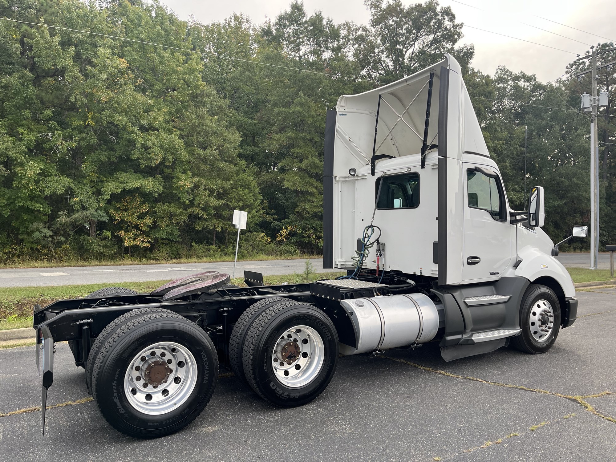 2020 Kenworth T680 2020 Kenworth T680 - image 4 of 6