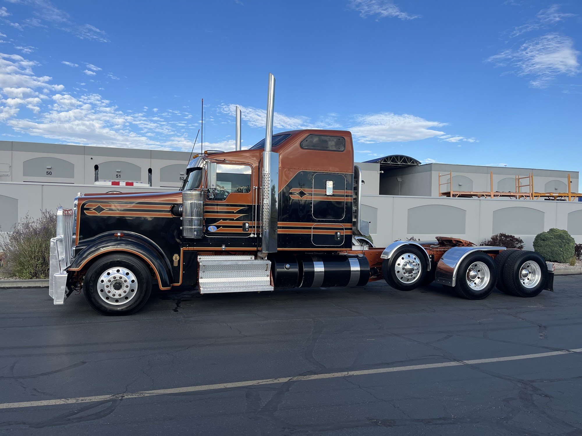2021 Kenworth W900 2021 Kenworth W900 - image 1 of 6
