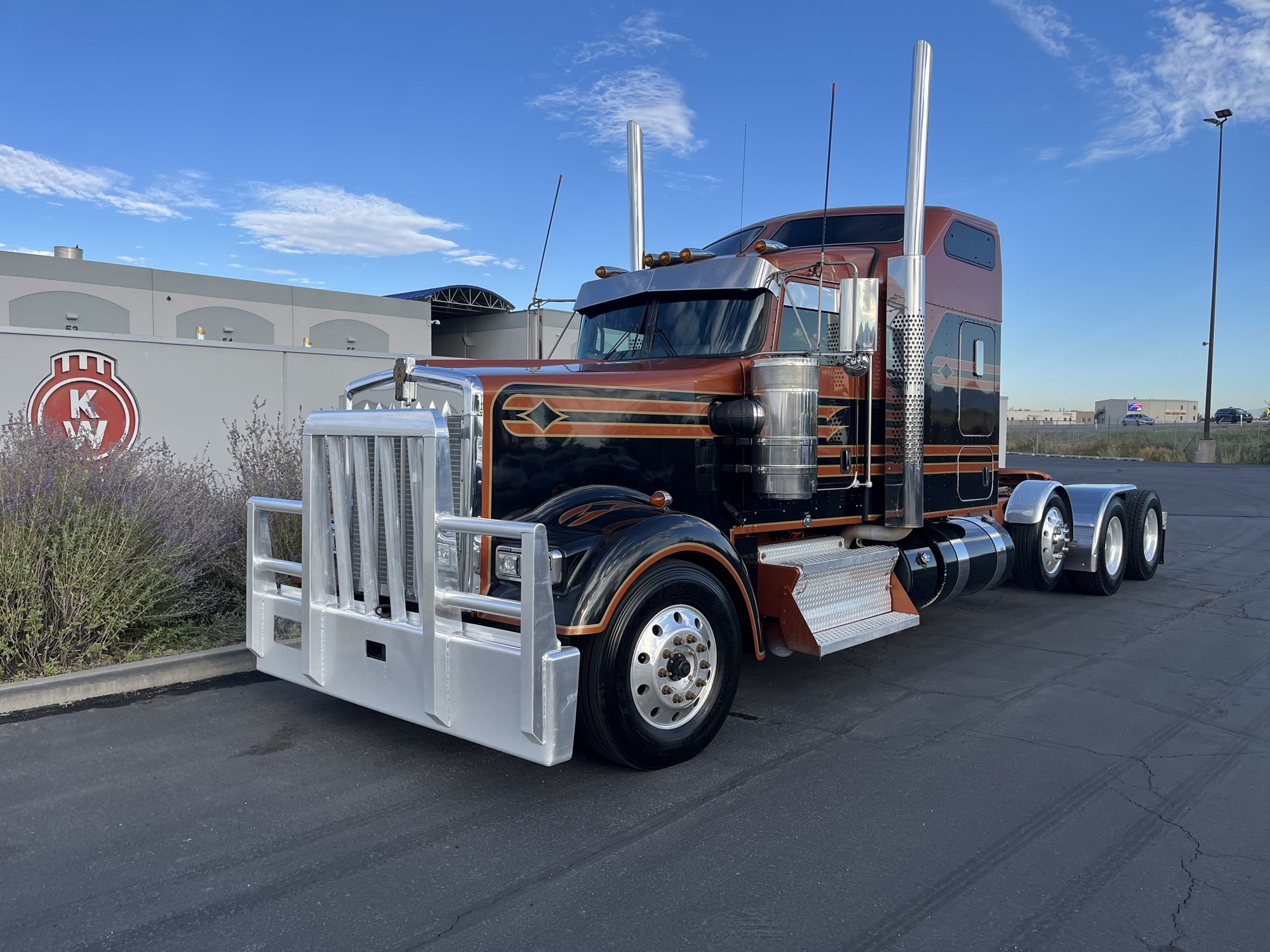 2021 Kenworth W900 2021 Kenworth W900 - image 2 of 6