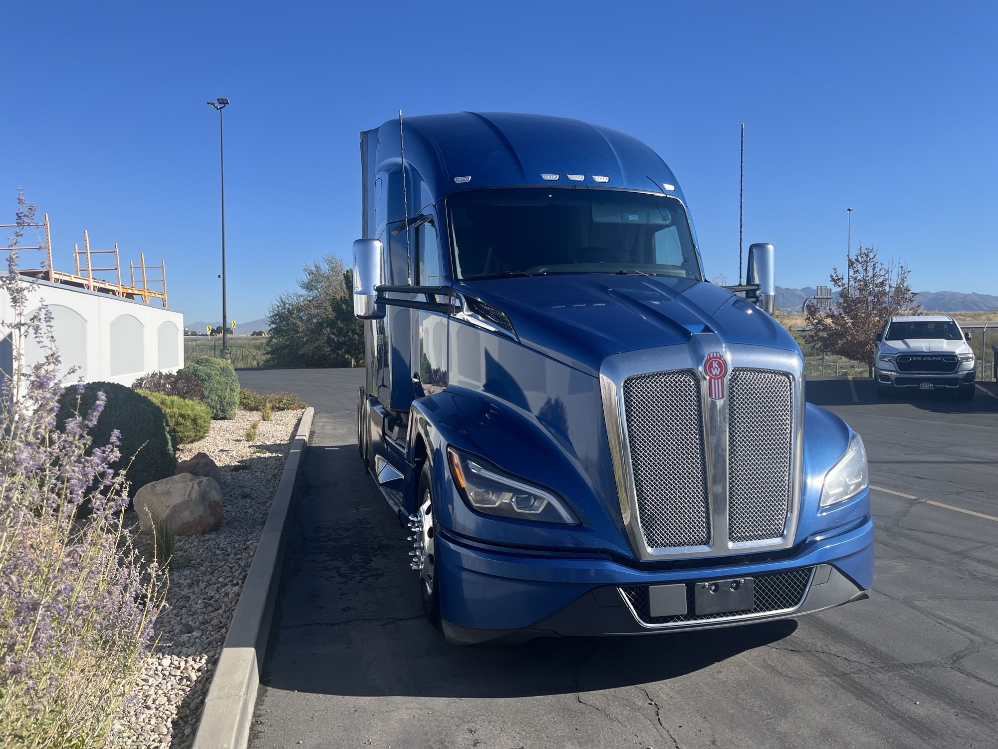 2022 Kenworth T680 2022 Kenworth T680 - image 3 of 6