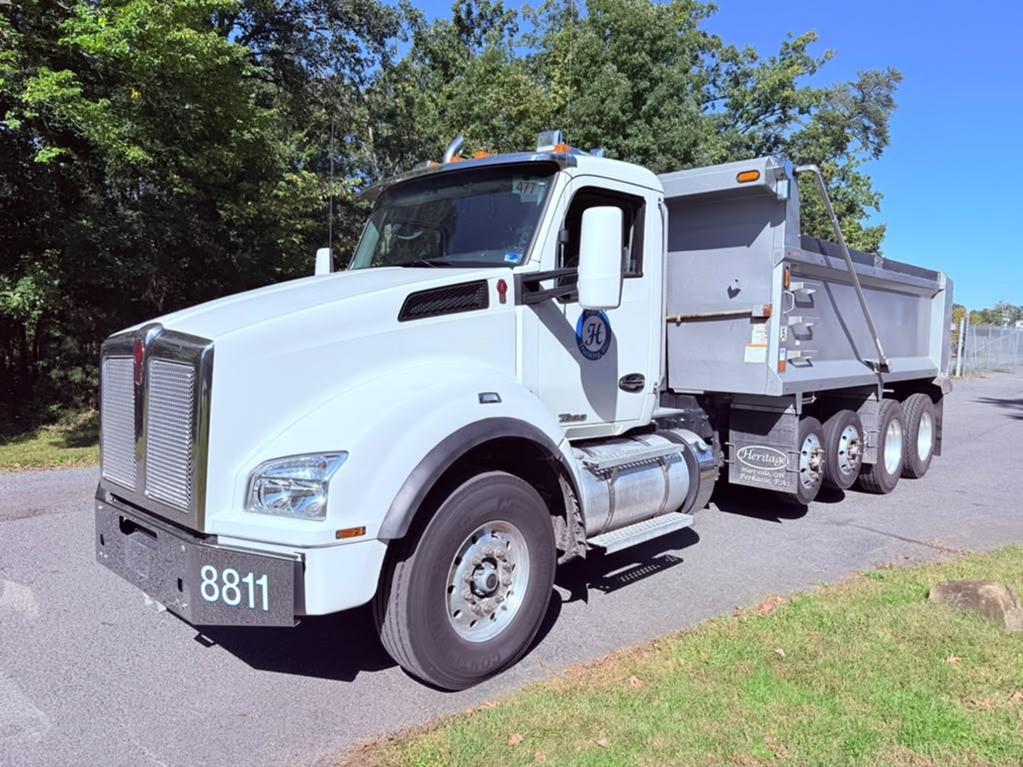2022 Kenworth T880 2022 Kenworth T880 - image 1 of 6