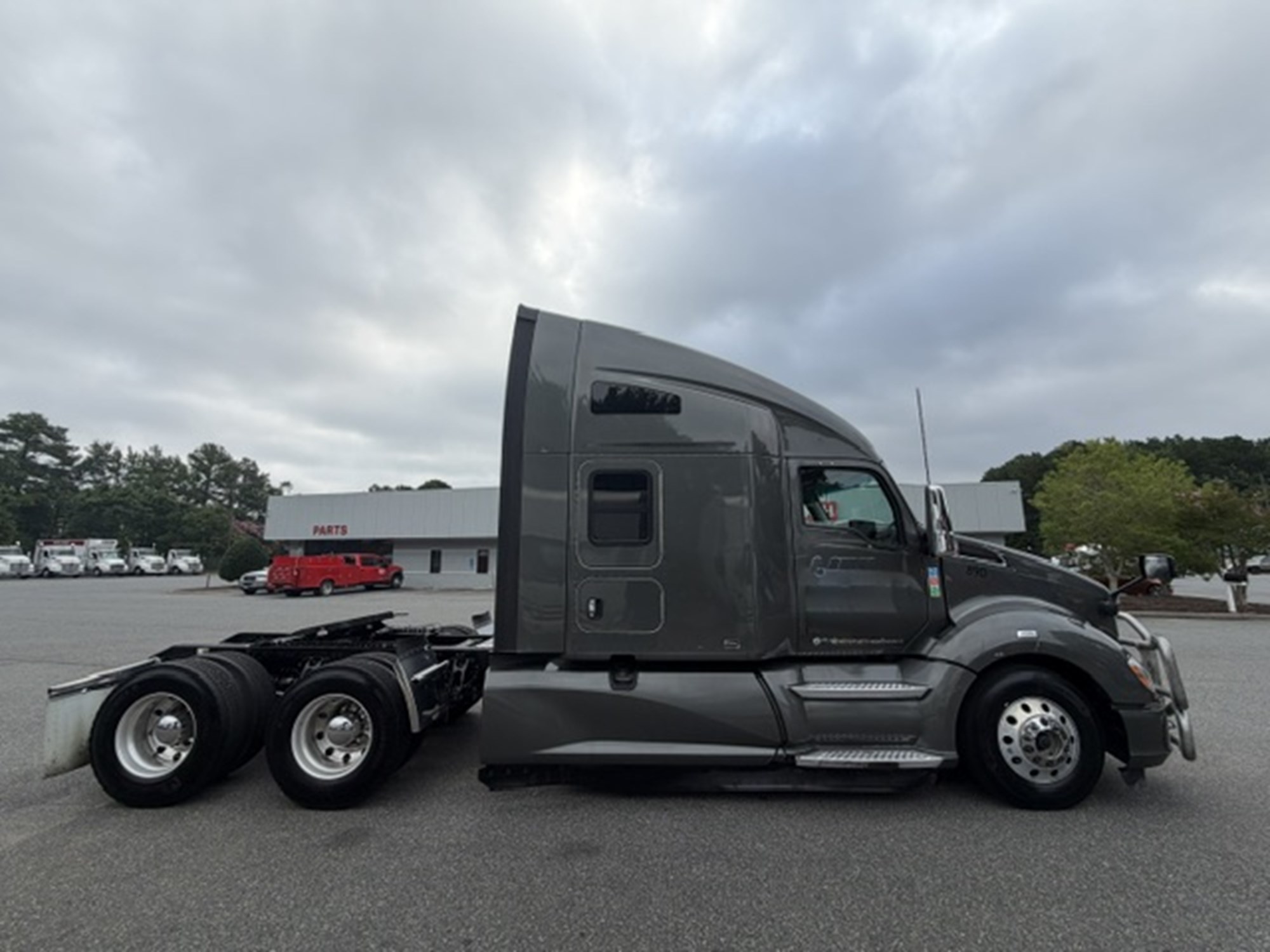 2022 Kenworth T680 2022 Kenworth T680 - image 3 of 6