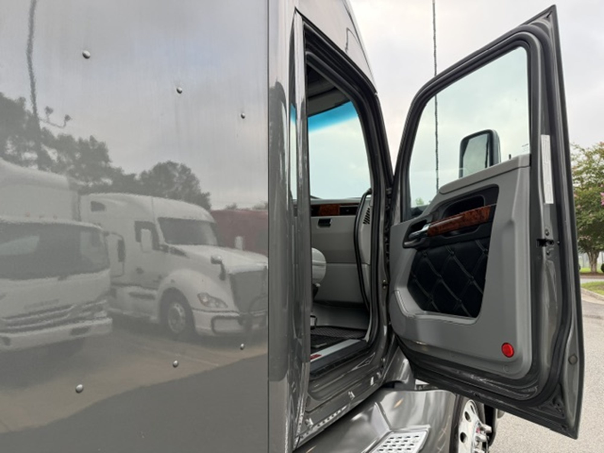2022 Kenworth T680 2022 Kenworth T680 - image 5 of 6