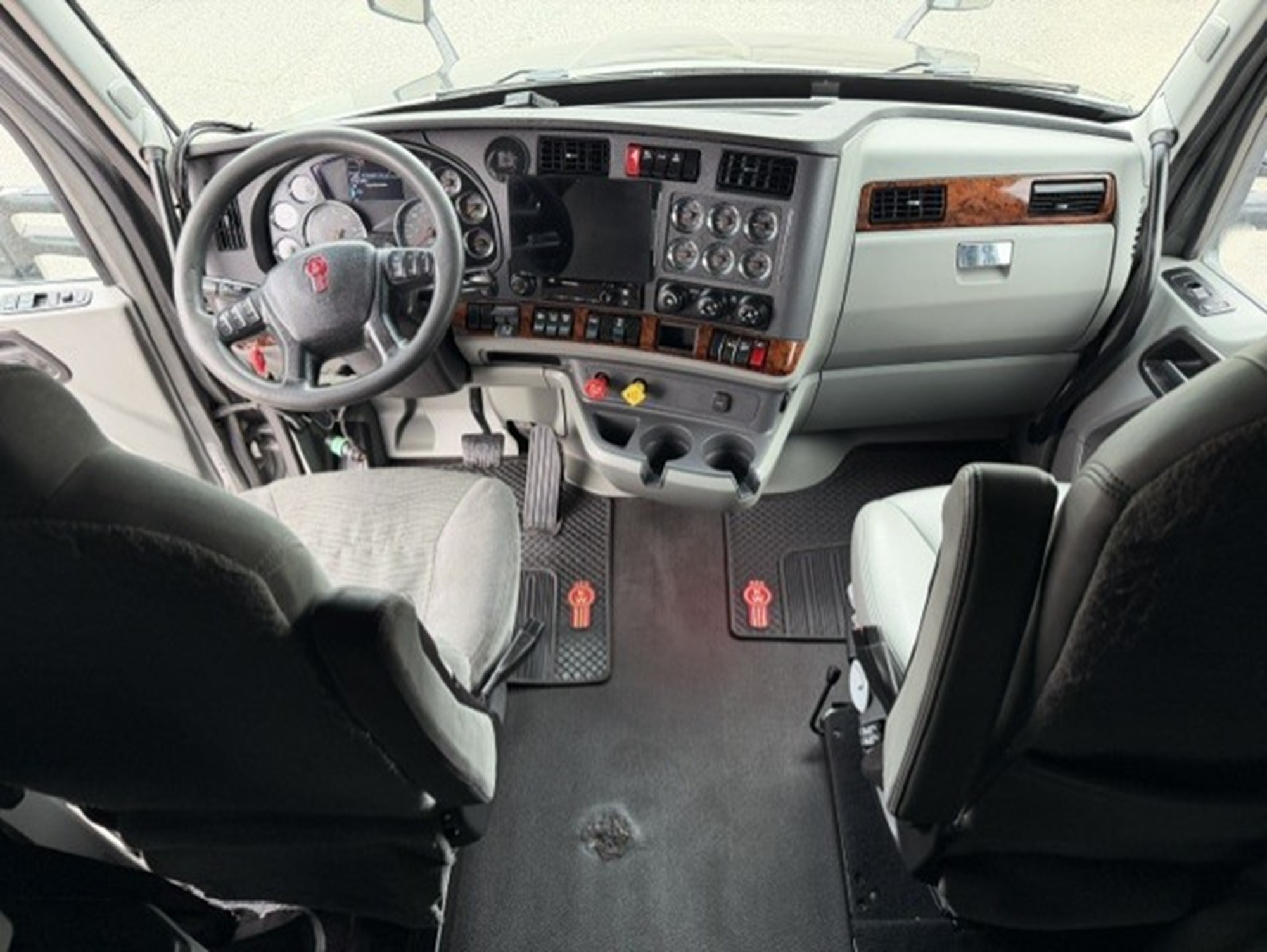 2022 Kenworth T680 2022 Kenworth T680 - image 6 of 6