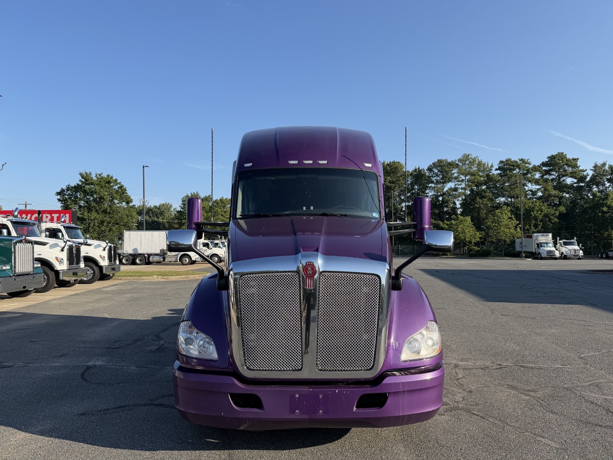 2022 Kenworth T680 2022 Kenworth T680 - image 2 of 5