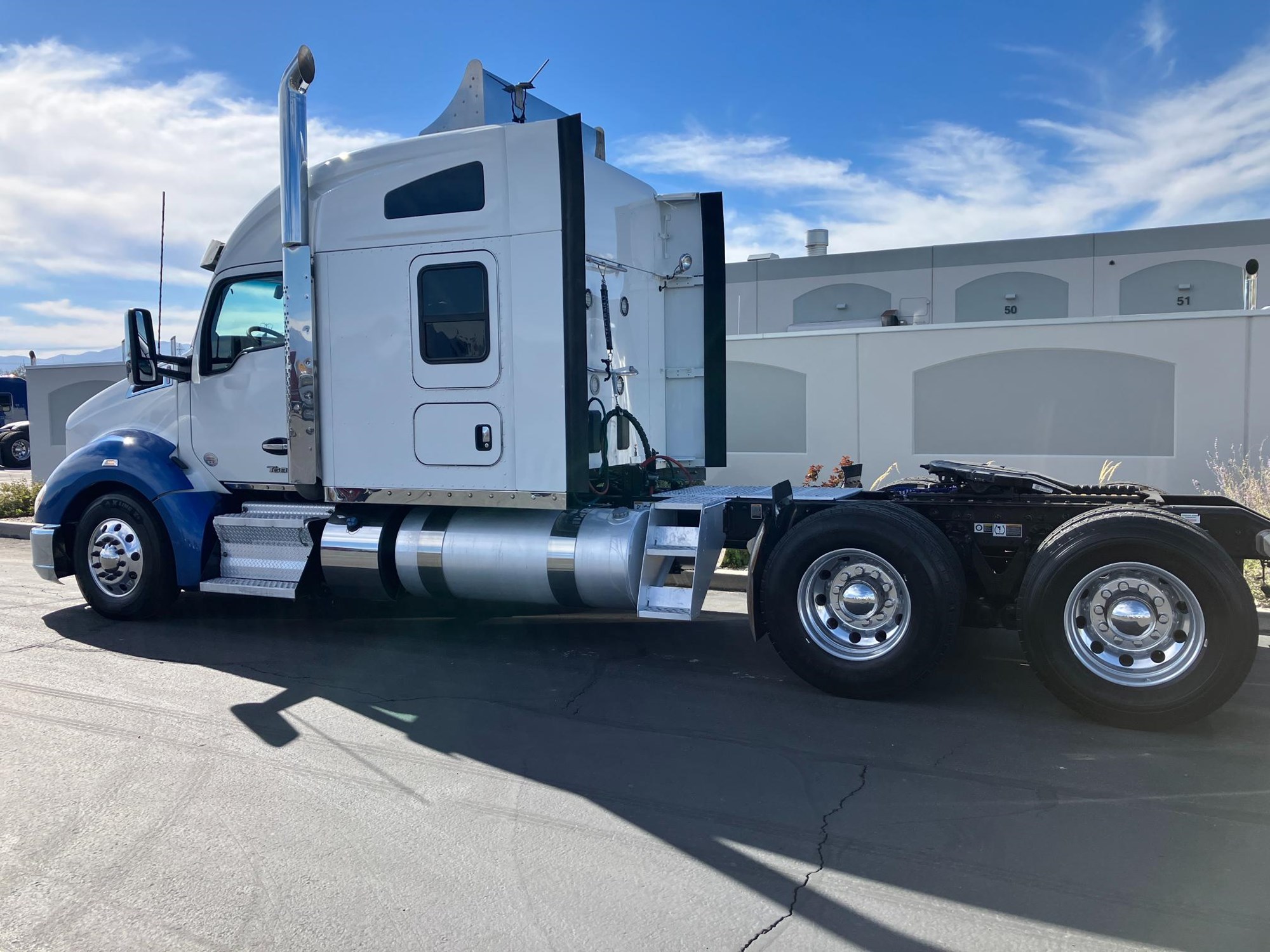 2022 Kenworth T680 2022 Kenworth T680 - image 2 of 6