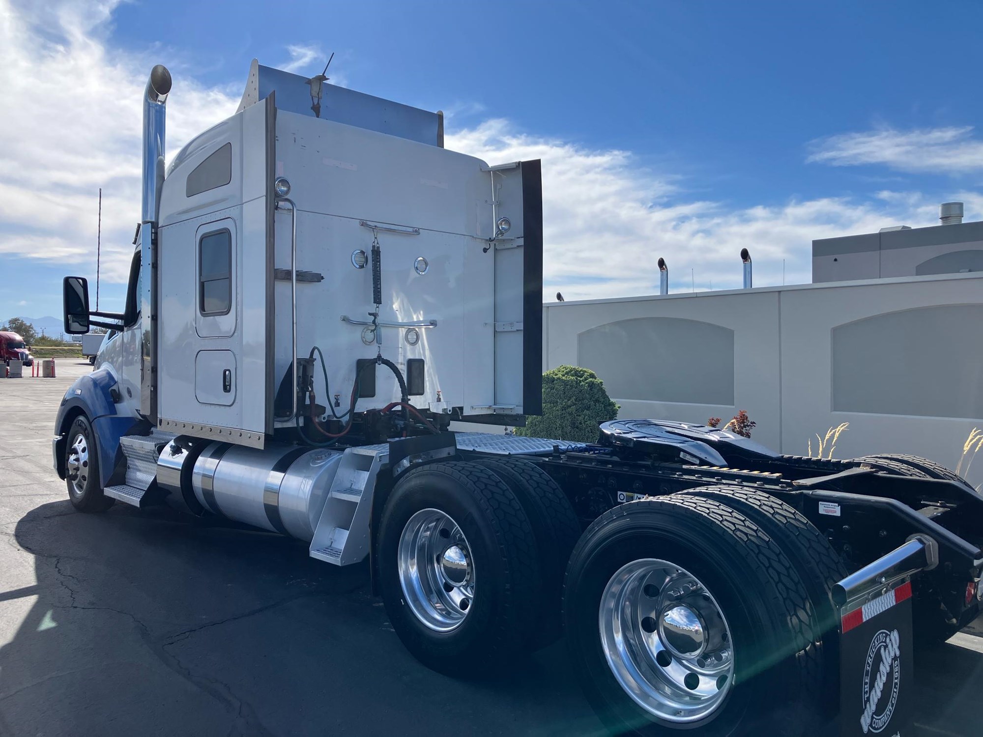 2022 Kenworth T680 2022 Kenworth T680 - image 3 of 6