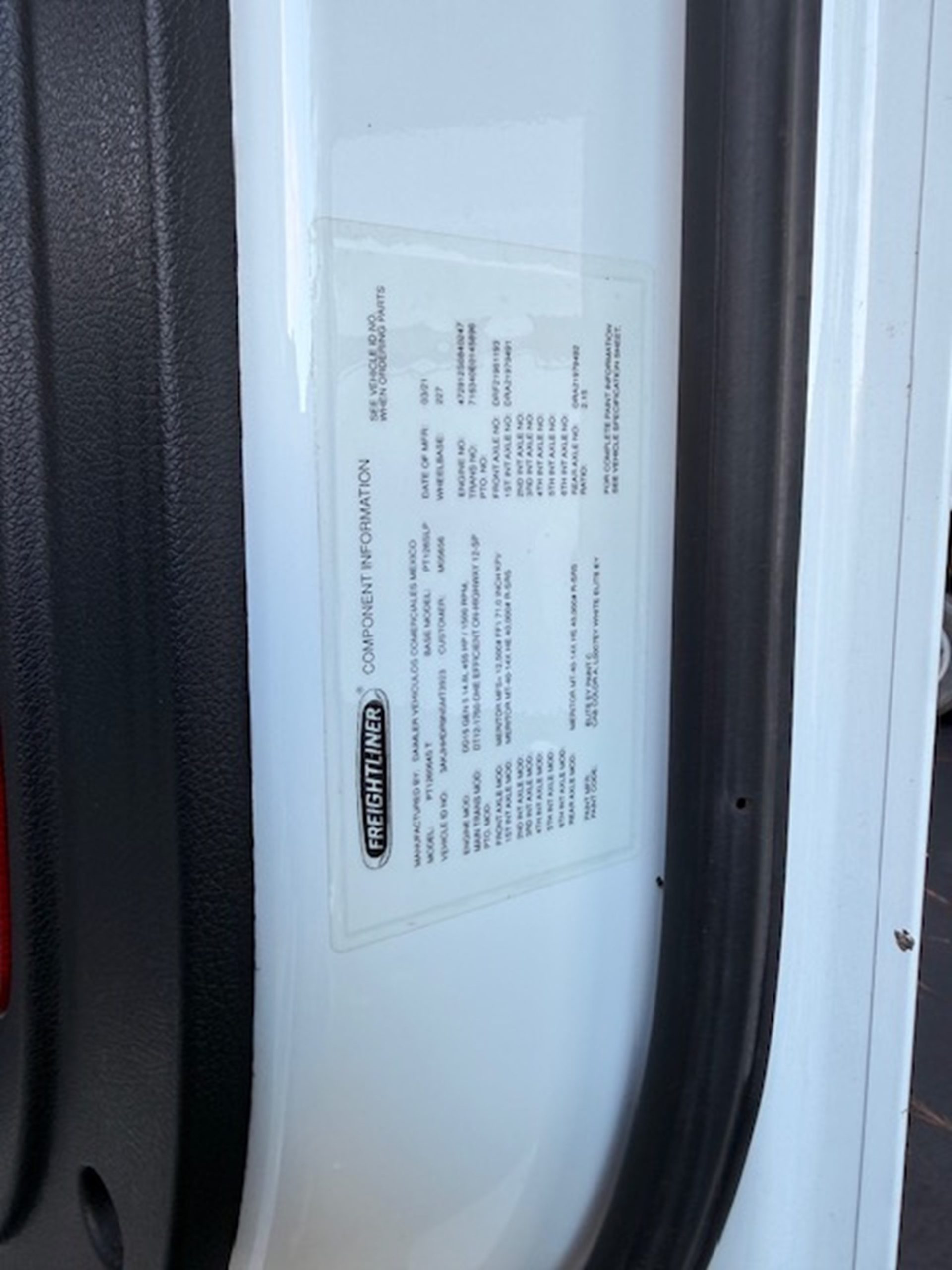 2022 Freightliner Freightliner Cascadia 2022 Freightliner Freightliner Cascadia - image 3 of 6