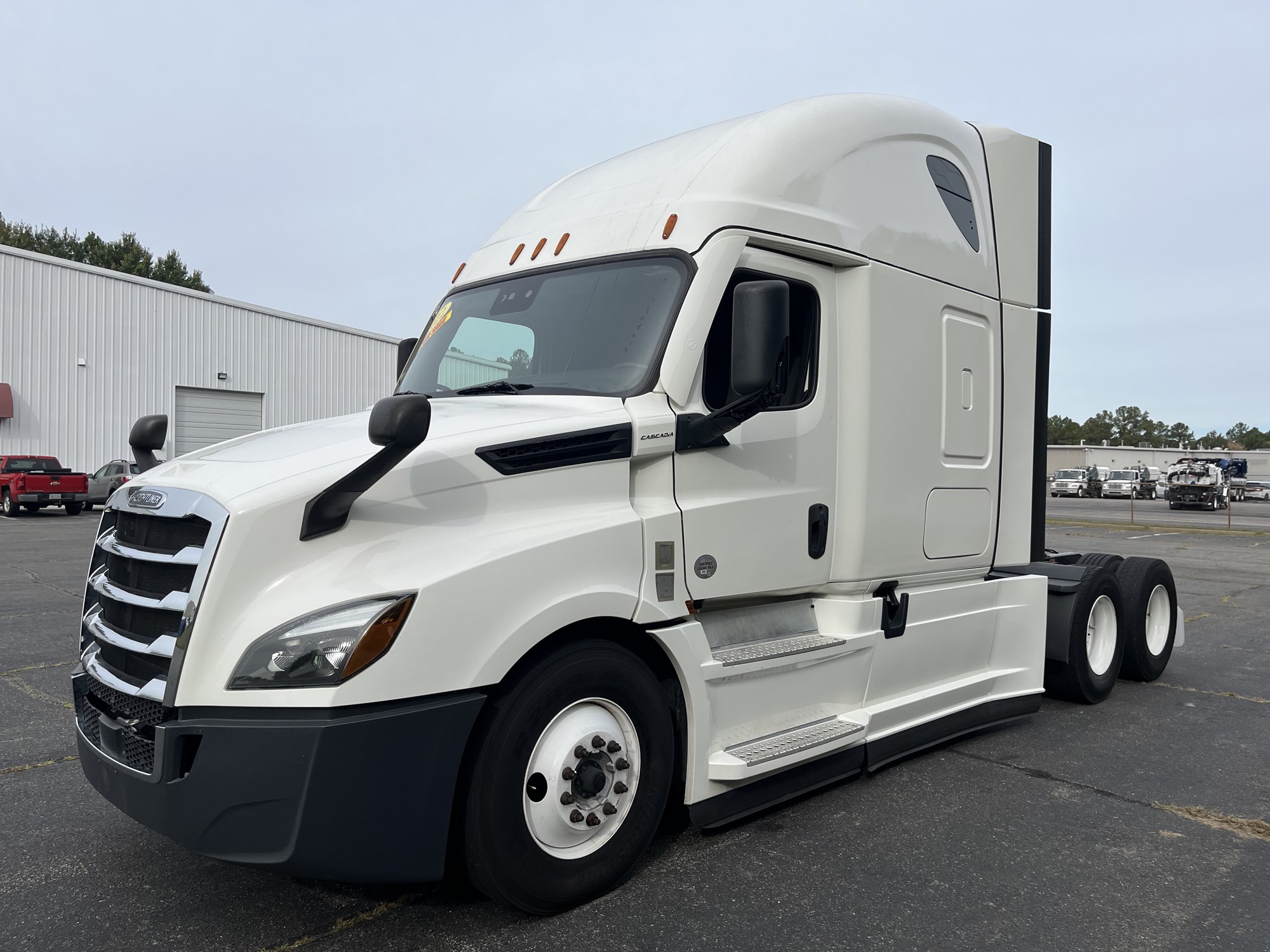2022 Freightliner Cascadia - image 1 of 6