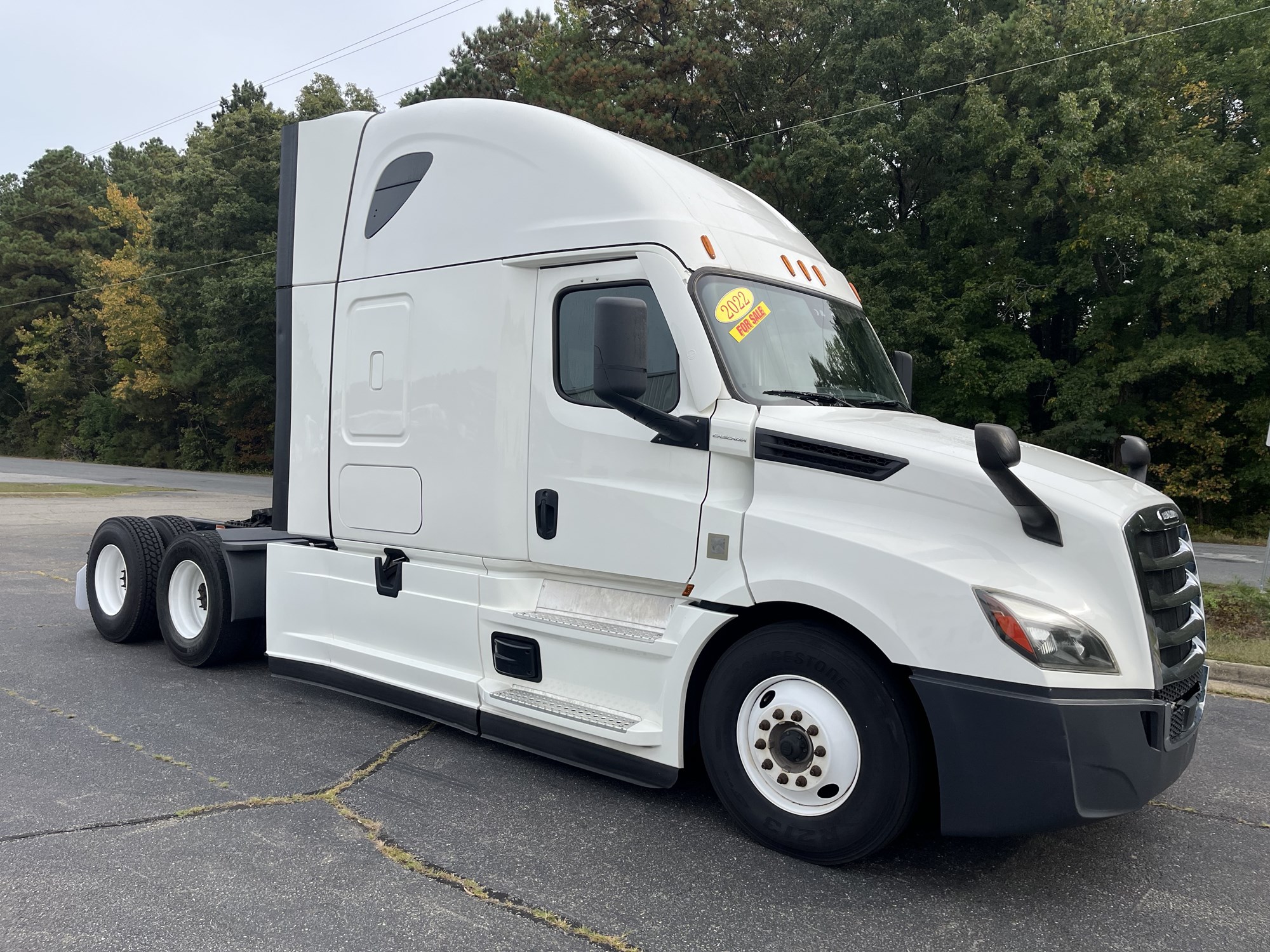 2022 Freightliner Cascadia - image 3 of 6