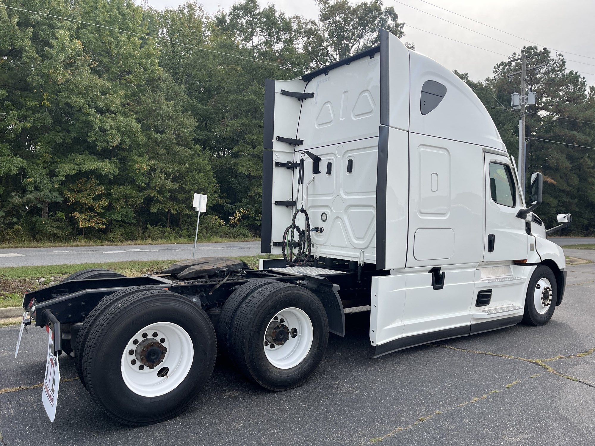 2022 Freightliner Cascadia - image 4 of 6