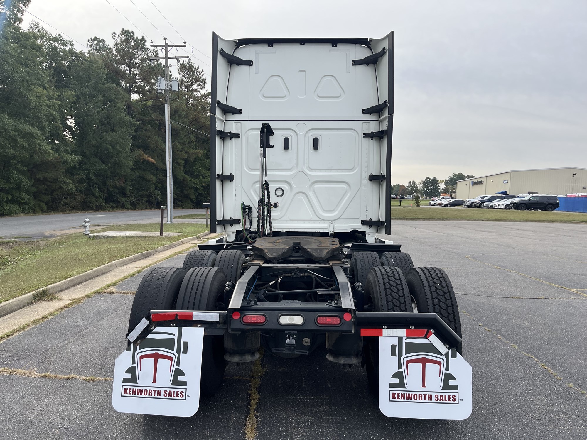 2022 Freightliner Cascadia - image 5 of 6