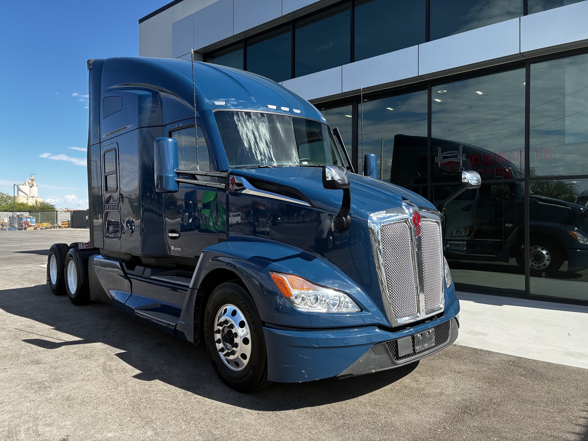 2023 Kenworth T680 Next Gen PJ222240U-01 2023 Kenworth T680 Next Gen PJ222240U-01
