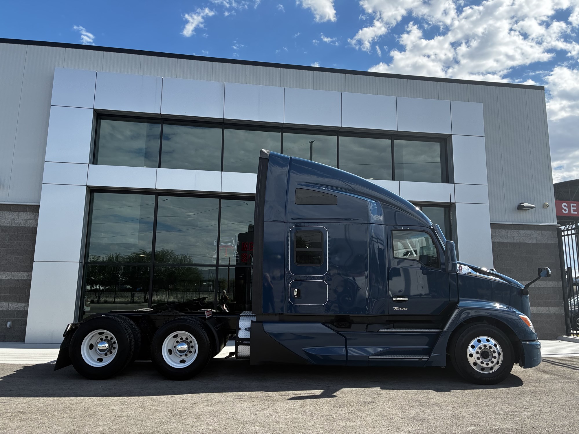 2023 Kenworth T680 Next Gen PJ222240U-02 2023 Kenworth T680 Next Gen PJ222240U-02