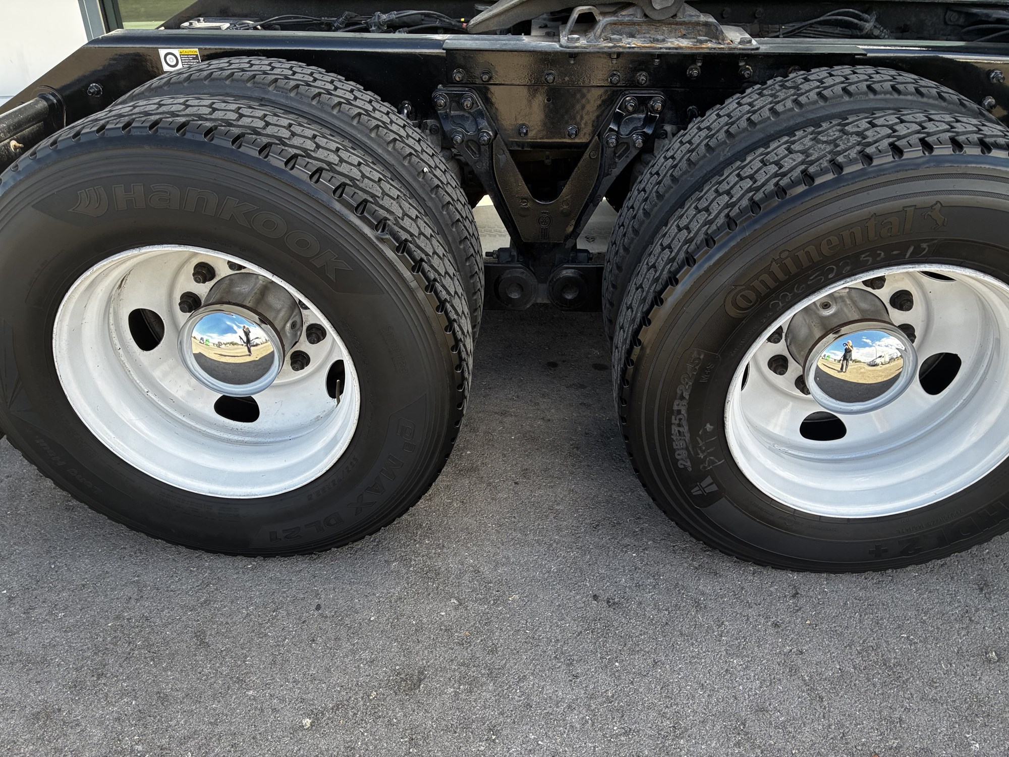 2023 Kenworth T680 Next Gen PJ222240U-03 2023 Kenworth T680 Next Gen PJ222240U-03