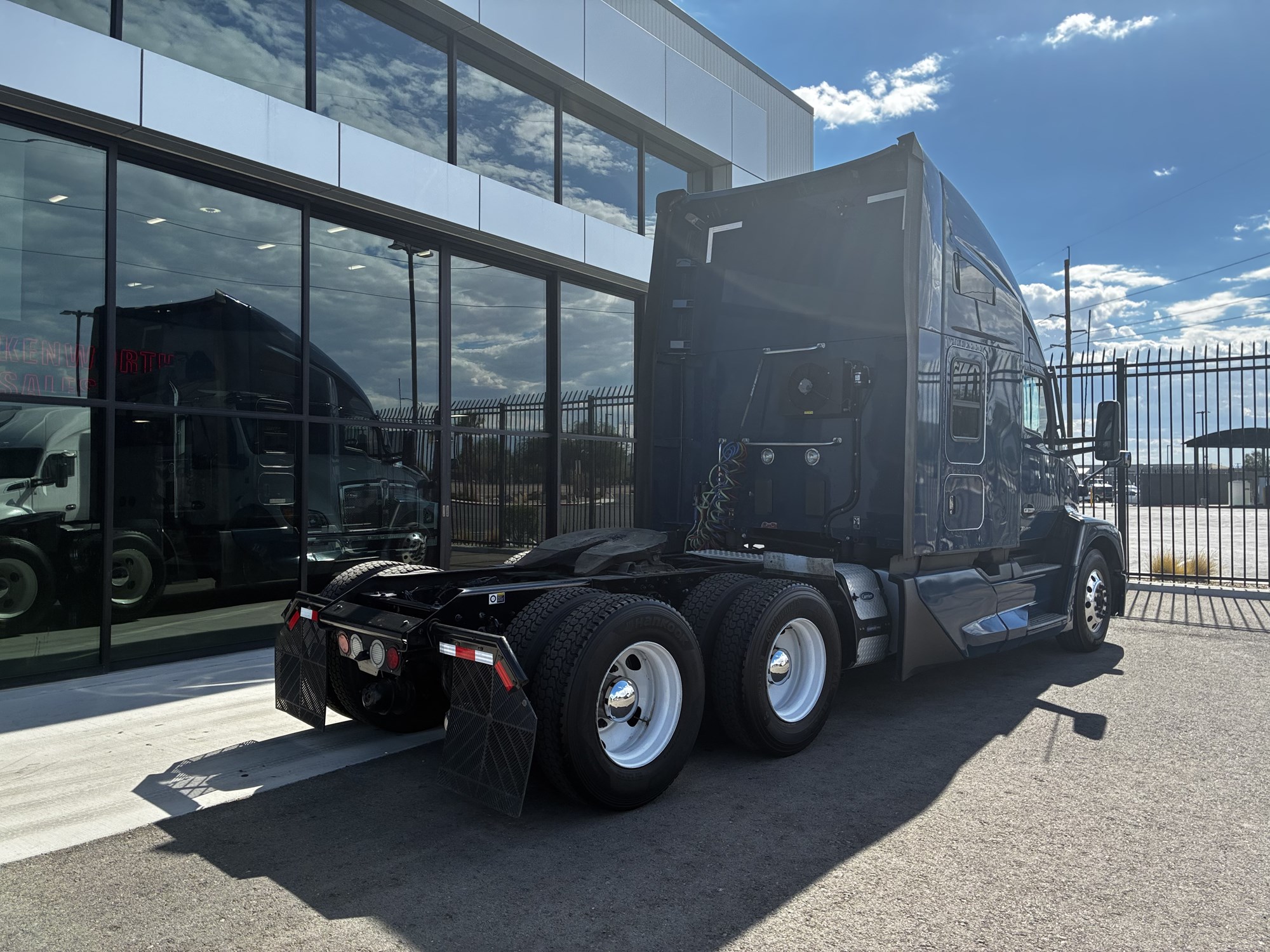 2023 Kenworth T680 Next Gen PJ222240U-05 2023 Kenworth T680 Next Gen PJ222240U-05