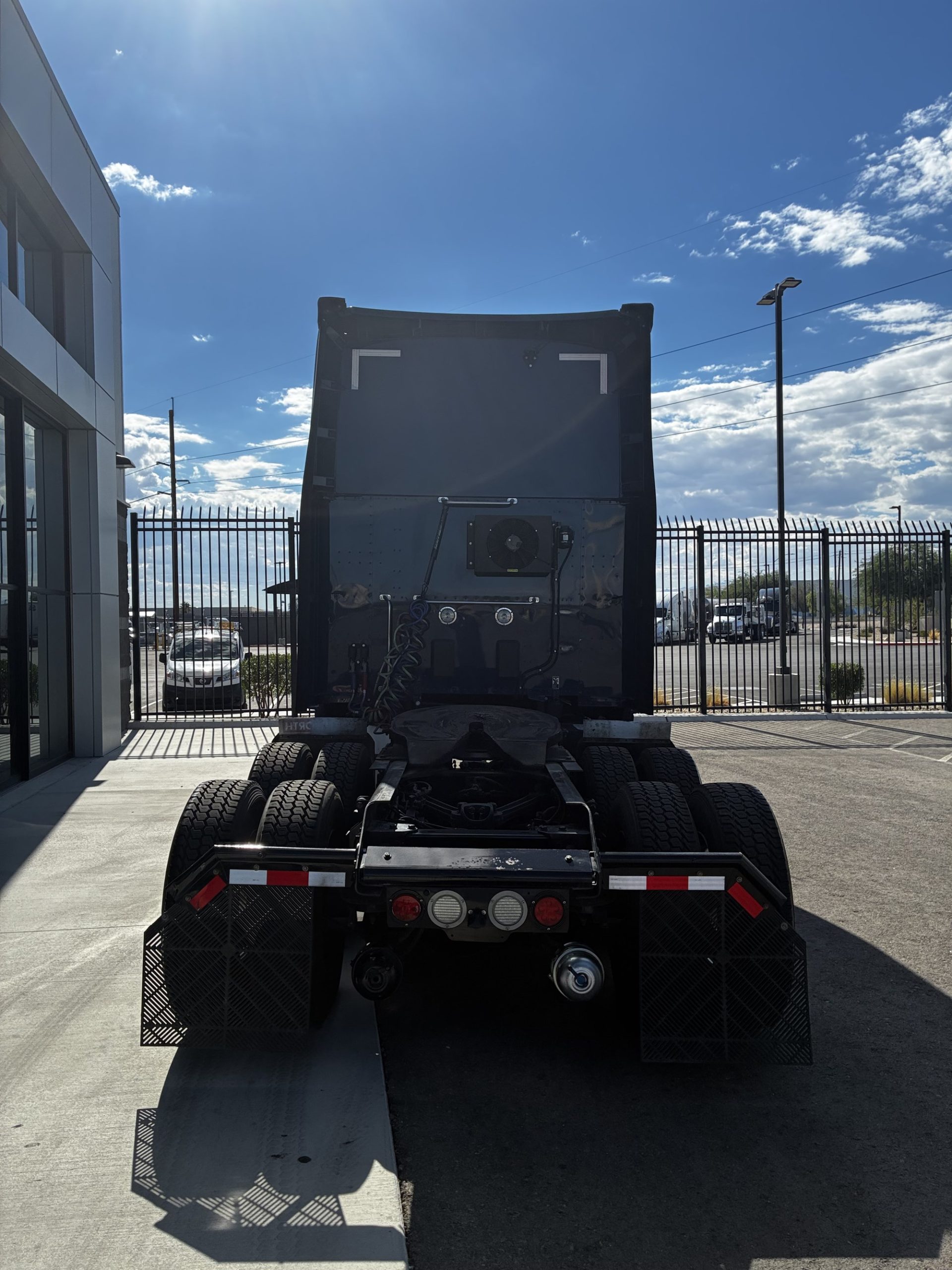 2023 Kenworth T680 Next Gen PJ222240U-06 2023 Kenworth T680 Next Gen PJ222240U-06