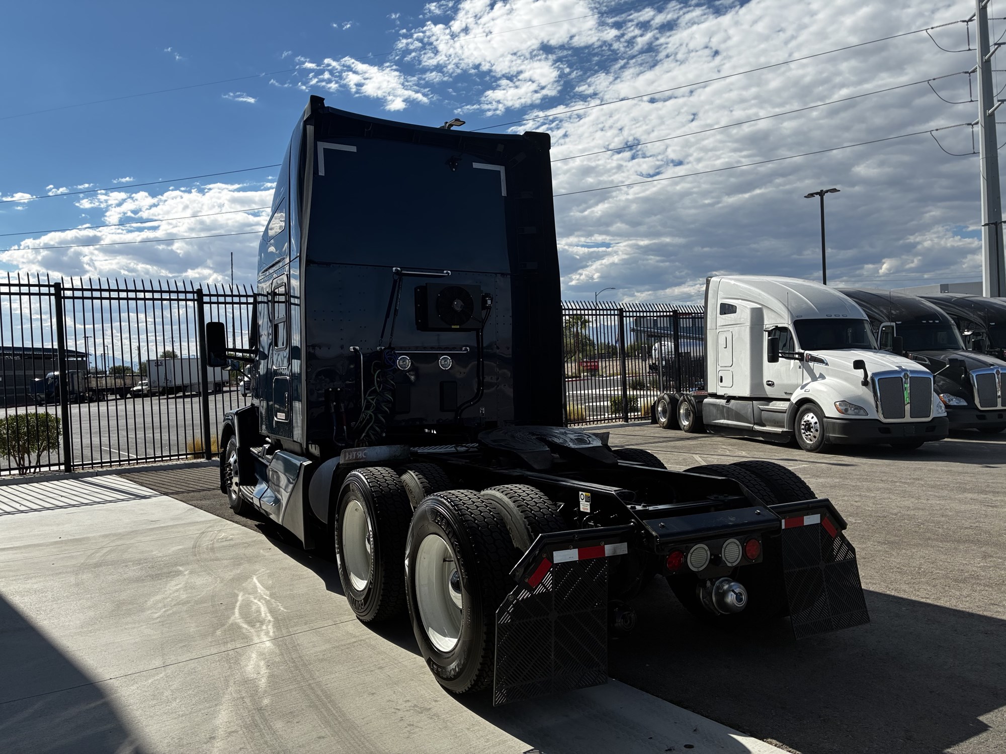 2023 Kenworth T680 Next Gen PJ222240U-07 2023 Kenworth T680 Next Gen PJ222240U-07