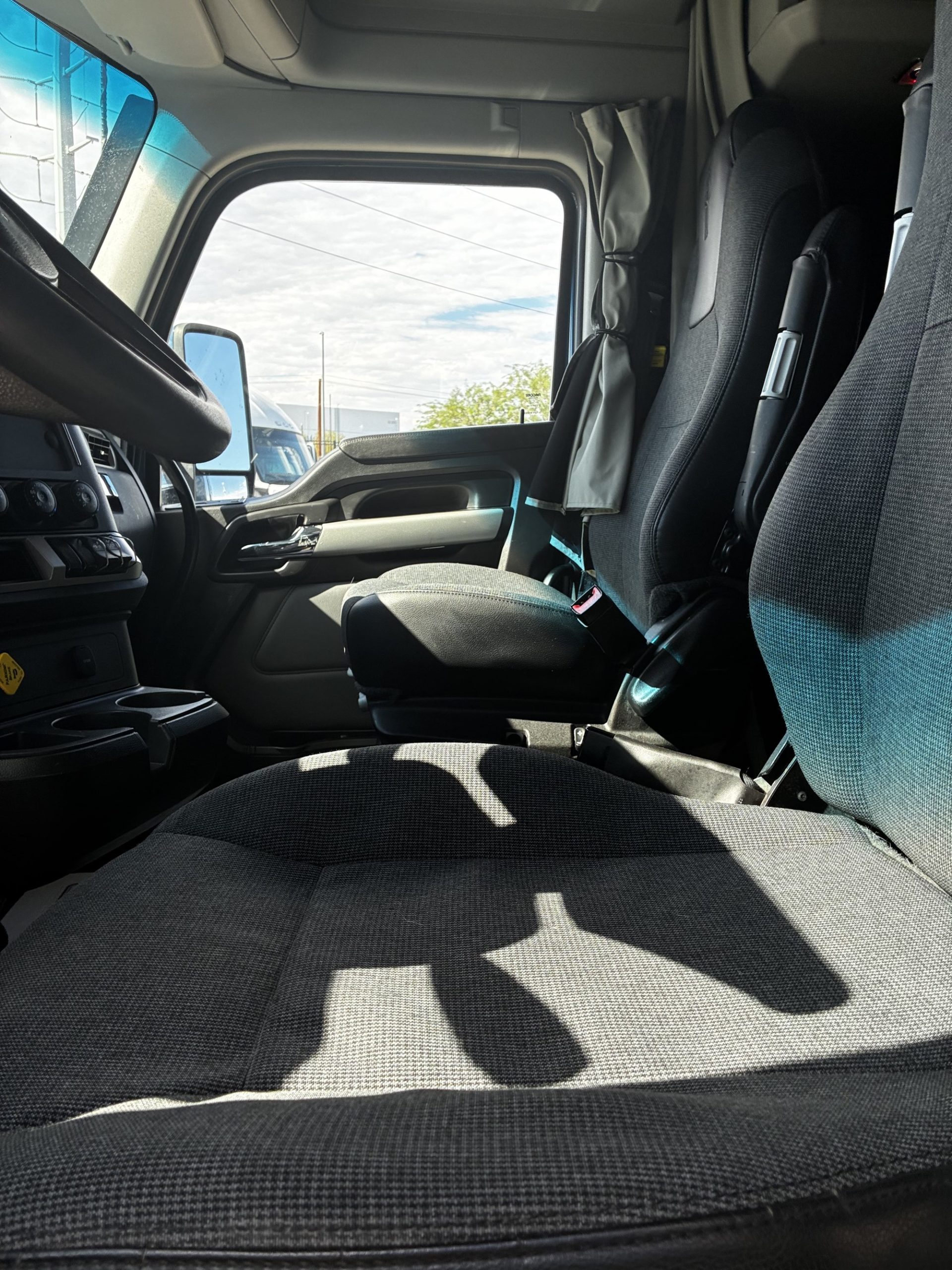 2023 Kenworth T680 Next Gen PJ222240U-13 2023 Kenworth T680 Next Gen PJ222240U-13