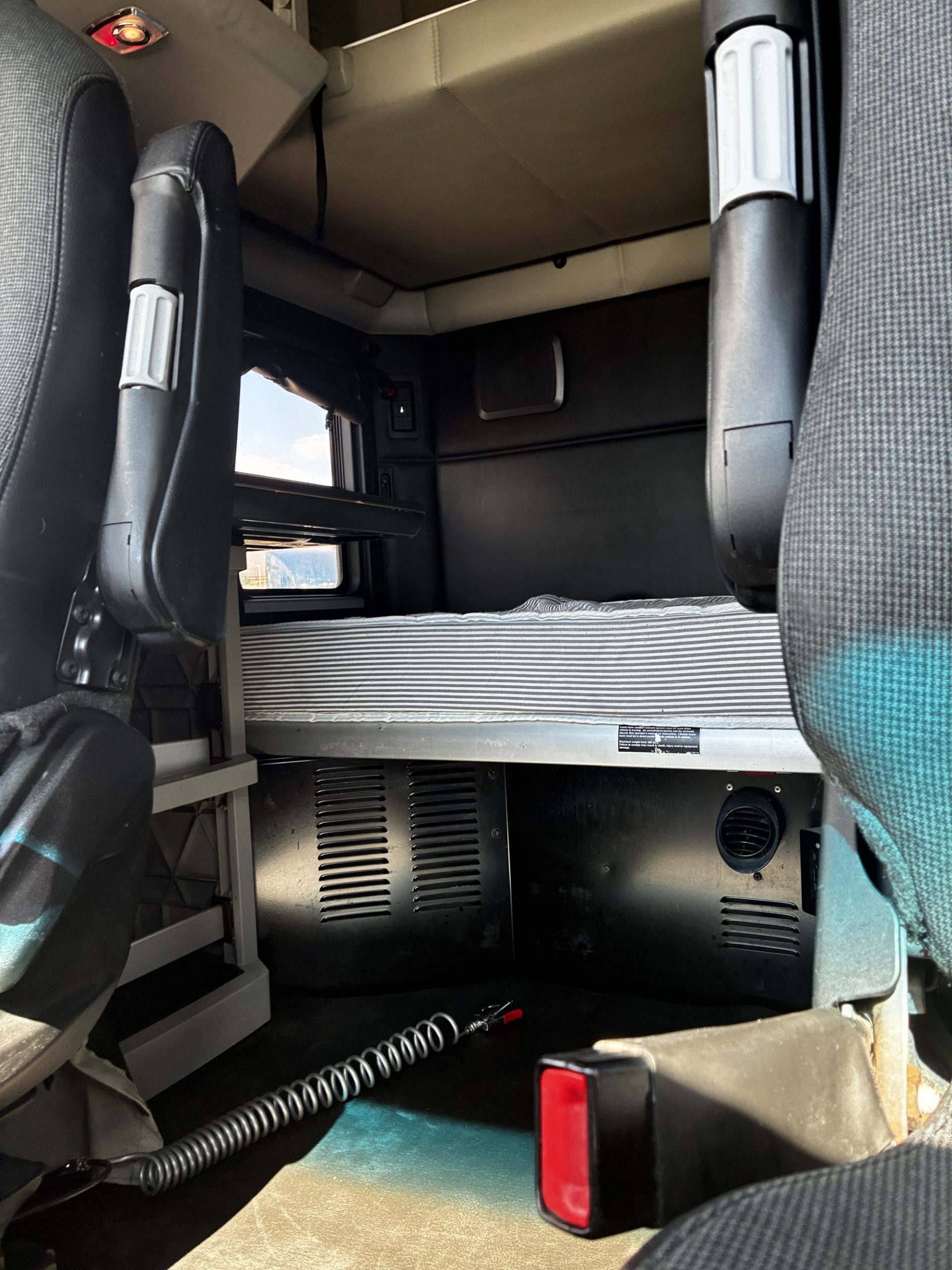 2023 Kenworth T680 Next Gen PJ222240U-14 2023 Kenworth T680 Next Gen PJ222240U-14