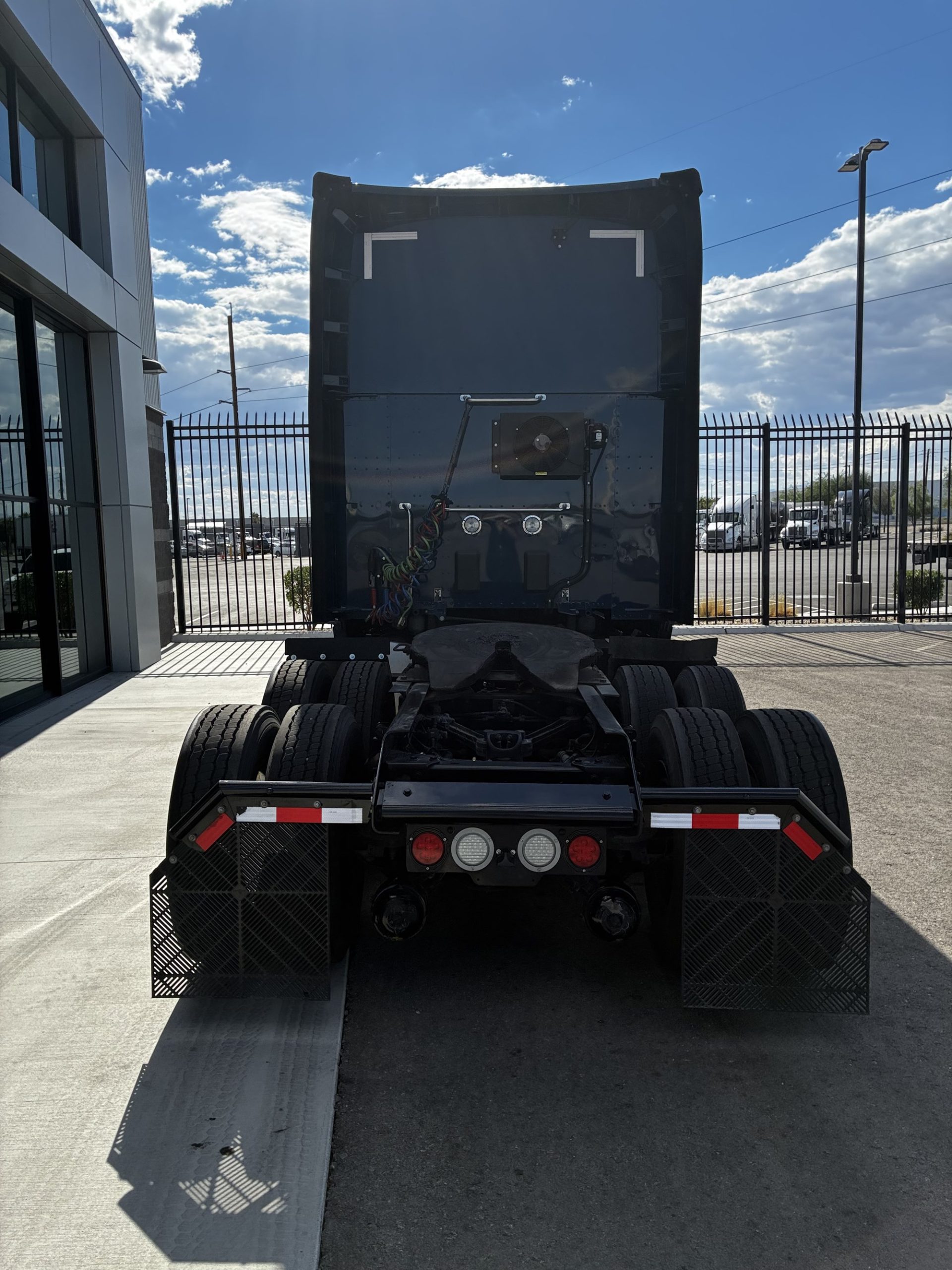 2023 Kenworth T680 Next Gen PJ222250U-06 2023 Kenworth T680 Next Gen PJ222250U-06