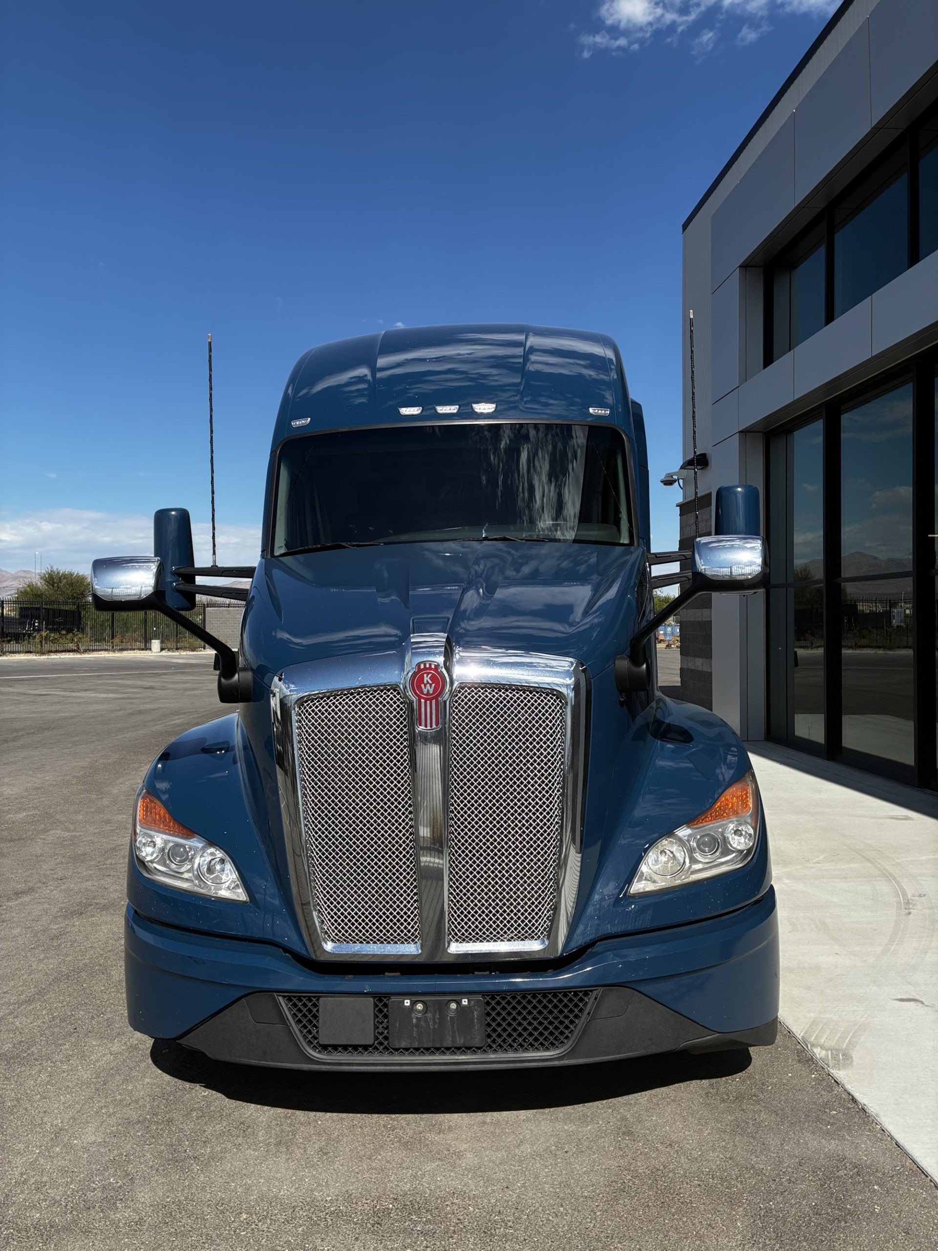 2023 Kenworth T680 Next Gen PJ222250U-10 2023 Kenworth T680 Next Gen PJ222250U-10