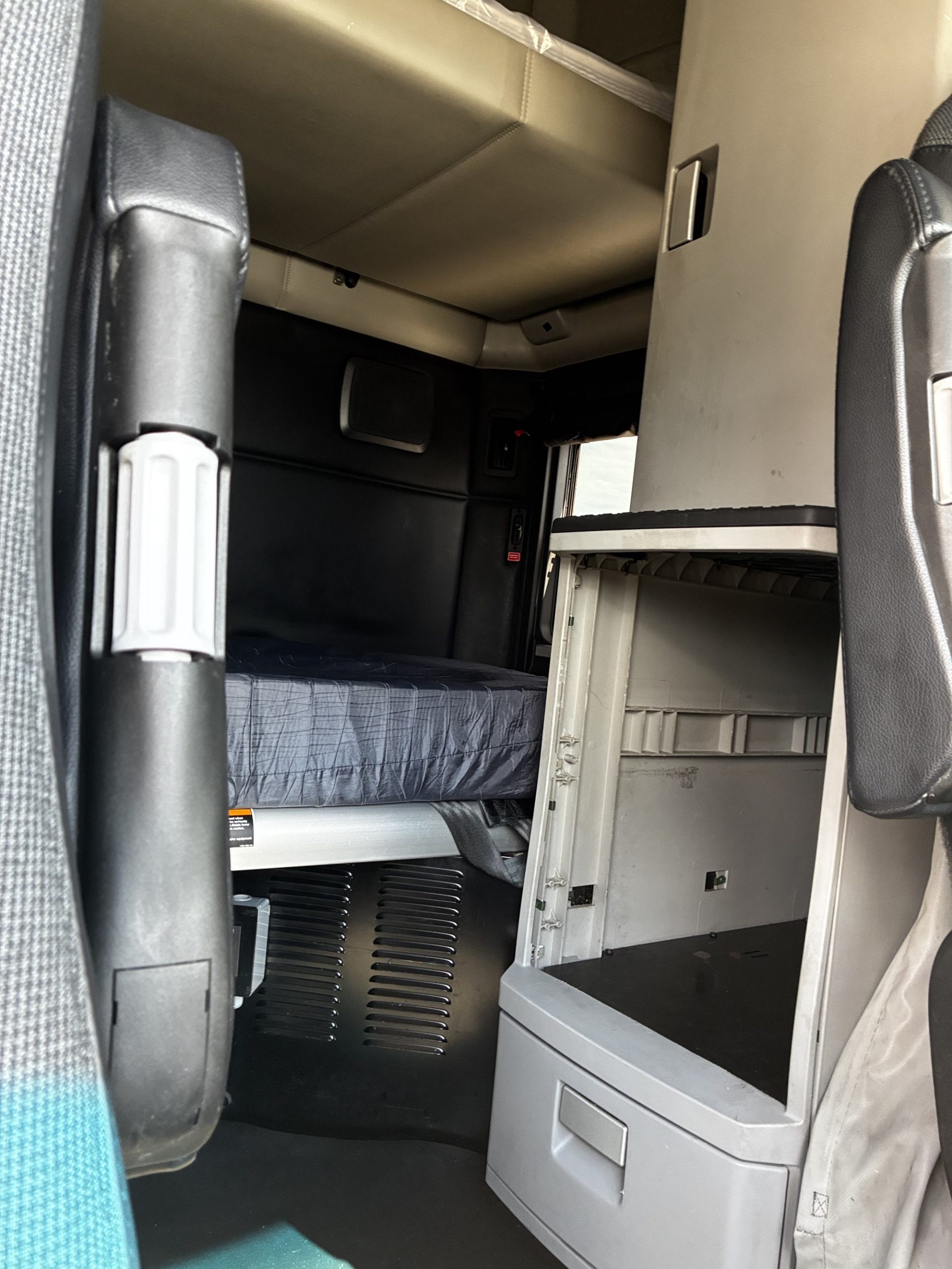 2023 Kenworth T680 Next Gen PJ222250U-16 2023 Kenworth T680 Next Gen PJ222250U-16