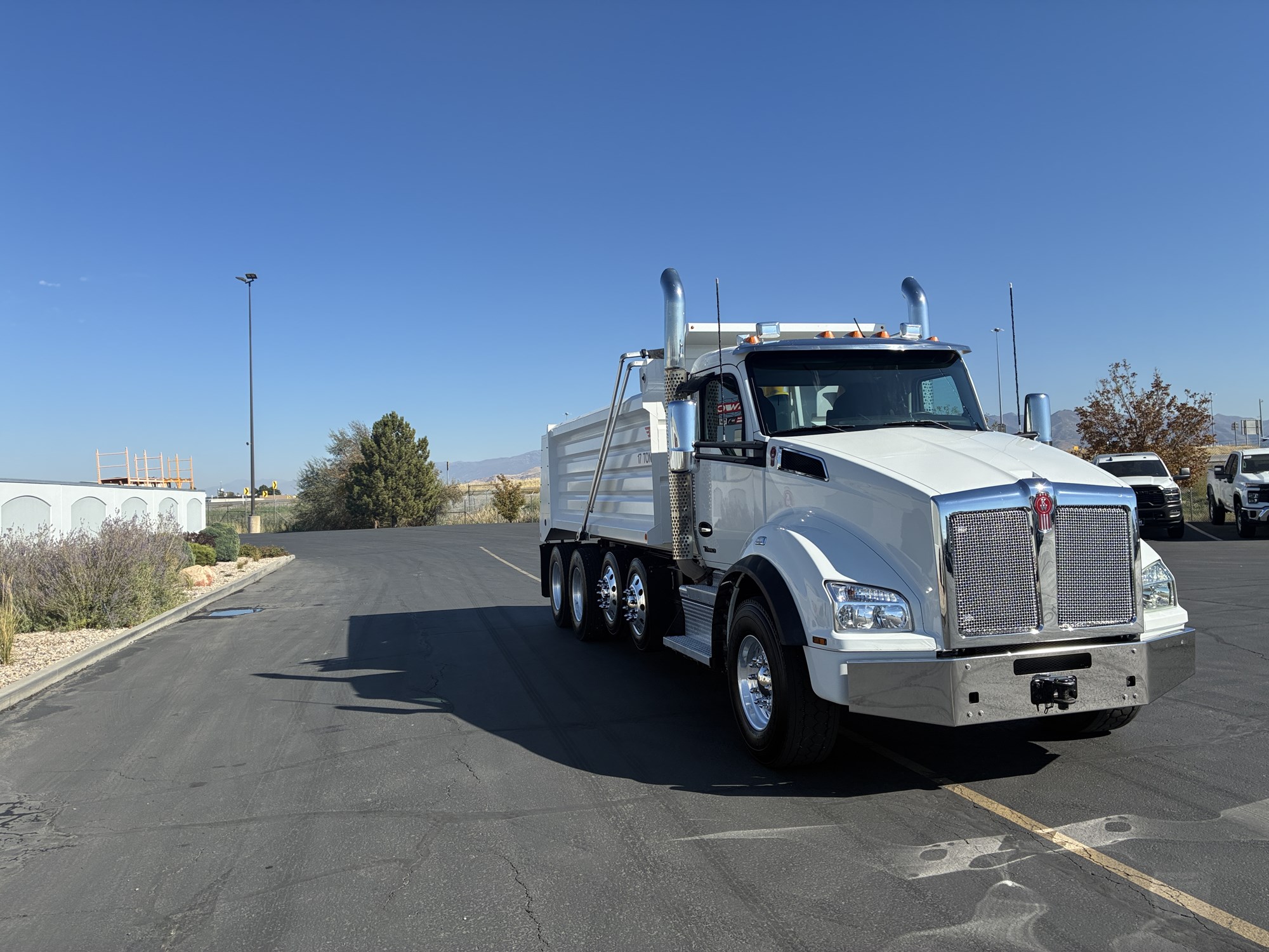 2023 Kenworth T880 2023 Kenworth T880 - image 4 of 6