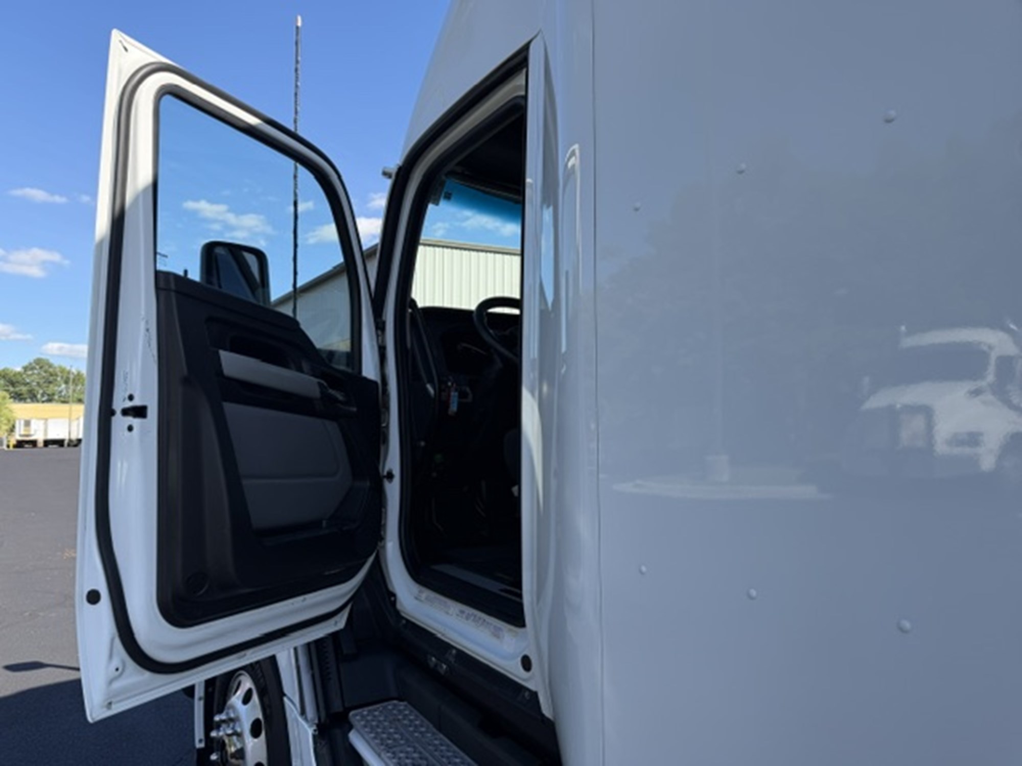 2023 Kenworth T680 Next Gen PJ257291U-11 2023 Kenworth T680 Next Gen PJ257291U-11