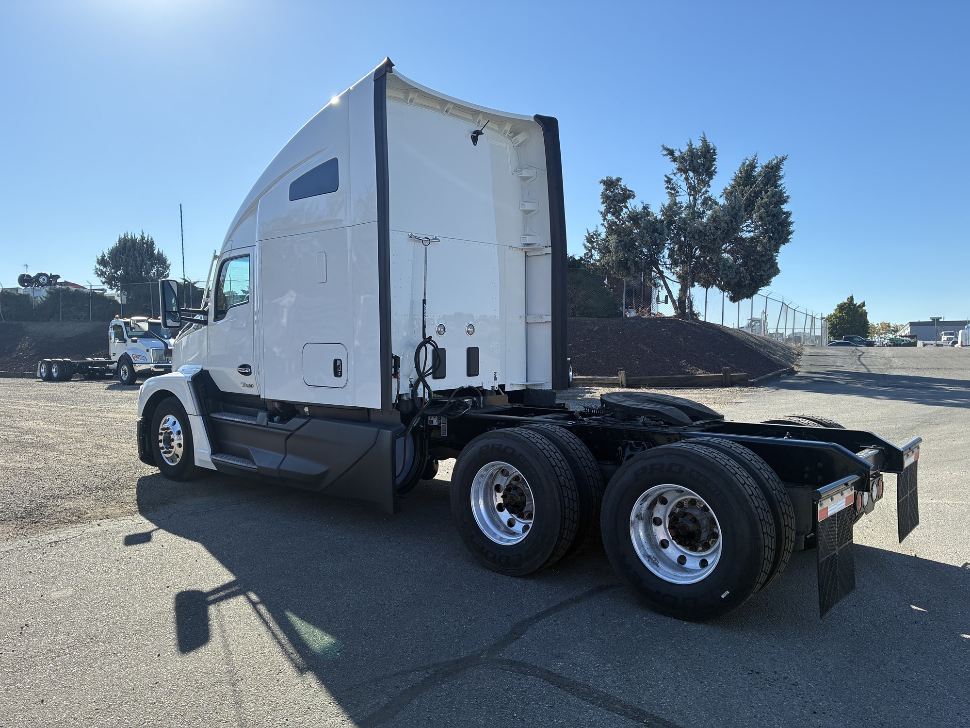 2023 Kenworth T680 Next Gen 2023 Kenworth T680 Next Gen - image 3 of 6