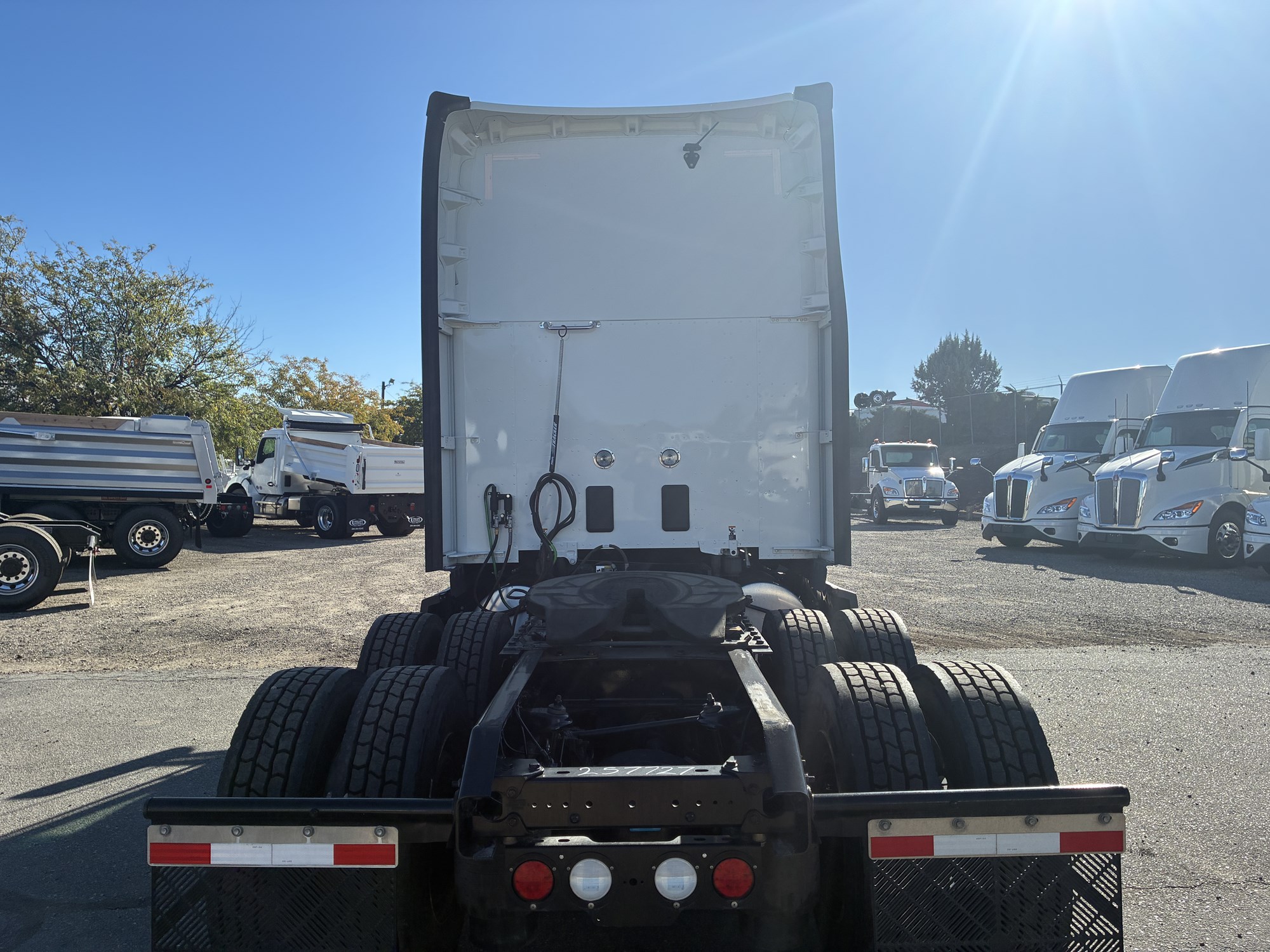 2023 Kenworth T680 Next Gen 2023 Kenworth T680 Next Gen - image 4 of 6