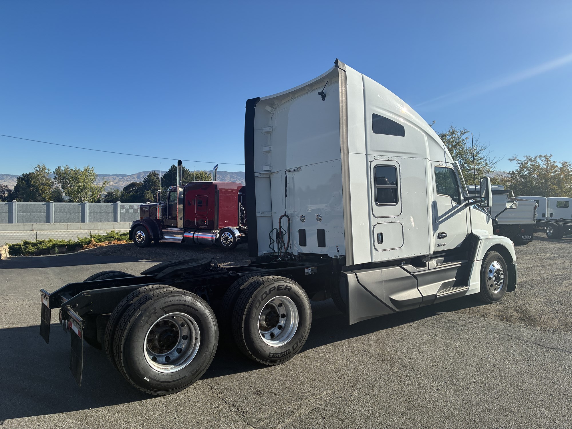 2023 Kenworth T680 Next Gen 2023 Kenworth T680 Next Gen - image 5 of 6