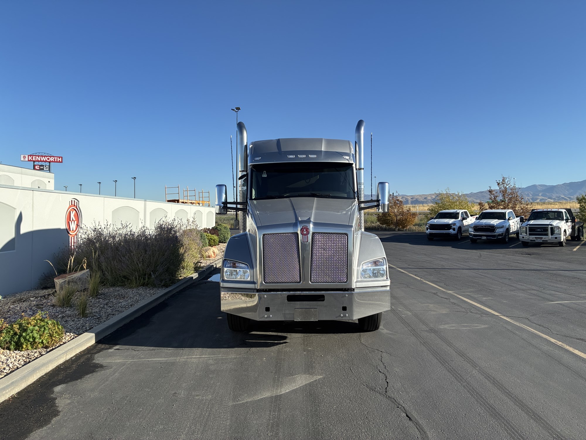2023 Kenworth T880 2023 Kenworth T880 - image 3 of 6