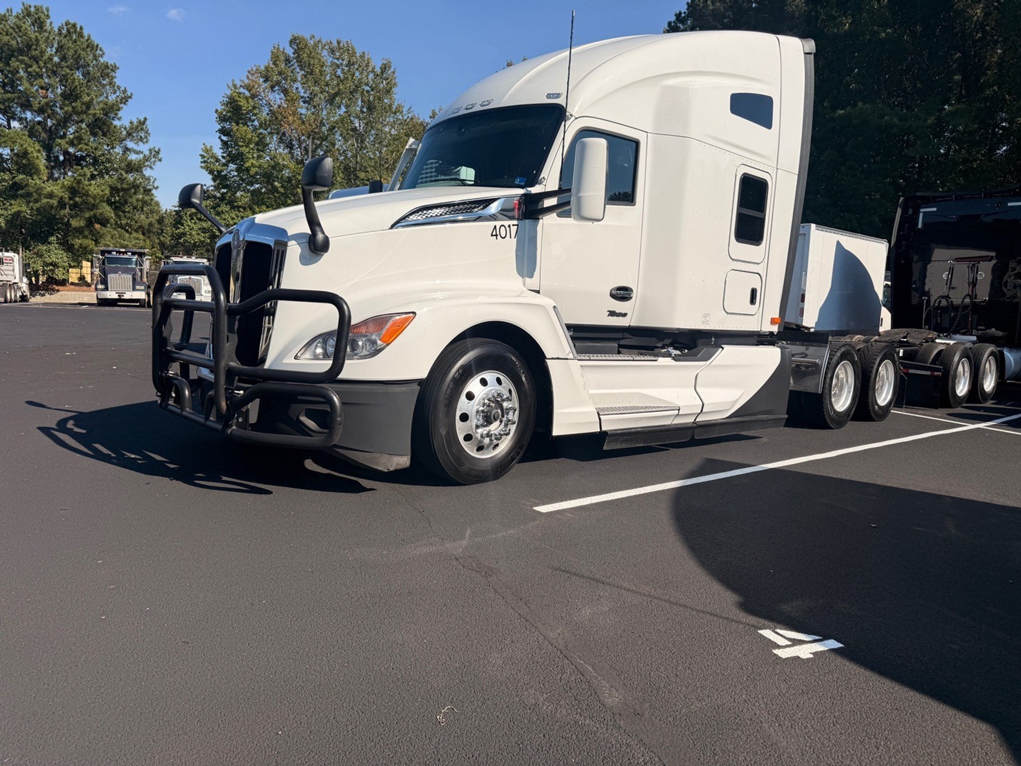 2023 Kenworth T680 2023 Kenworth T680 - image 1 of 6