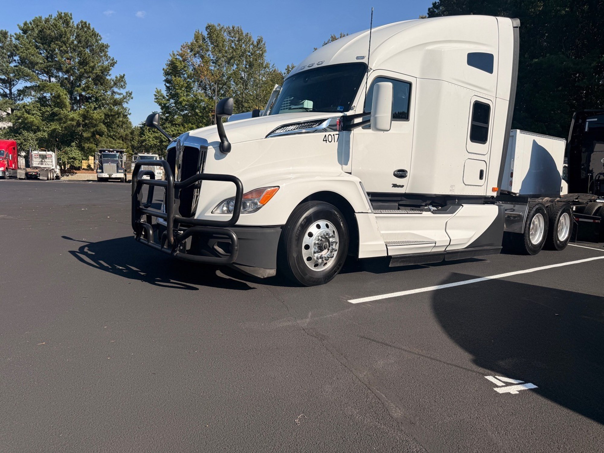 2023 Kenworth T680 2023 Kenworth T680 - image 2 of 6