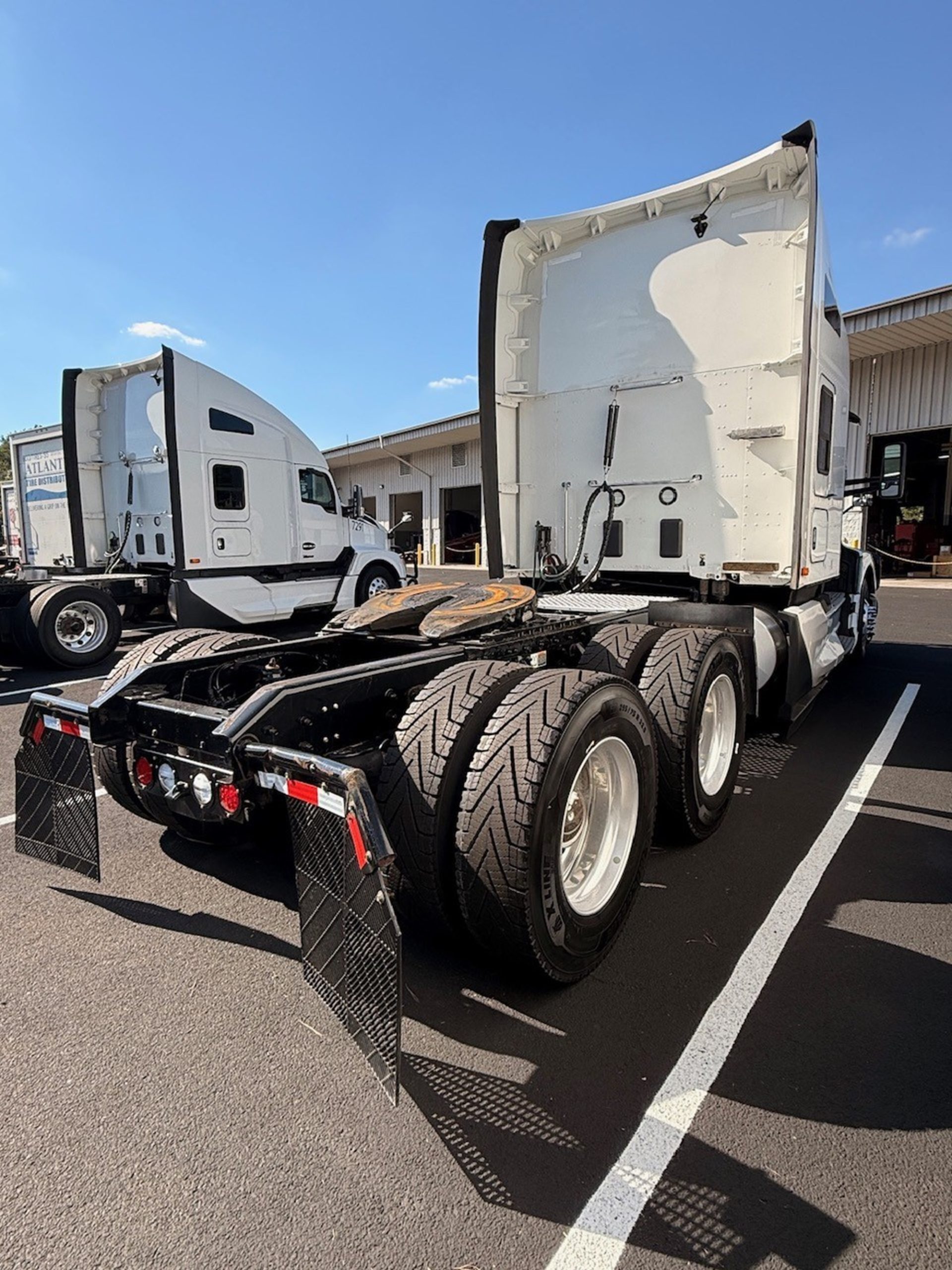 2023 Kenworth T680 2023 Kenworth T680 - image 4 of 6