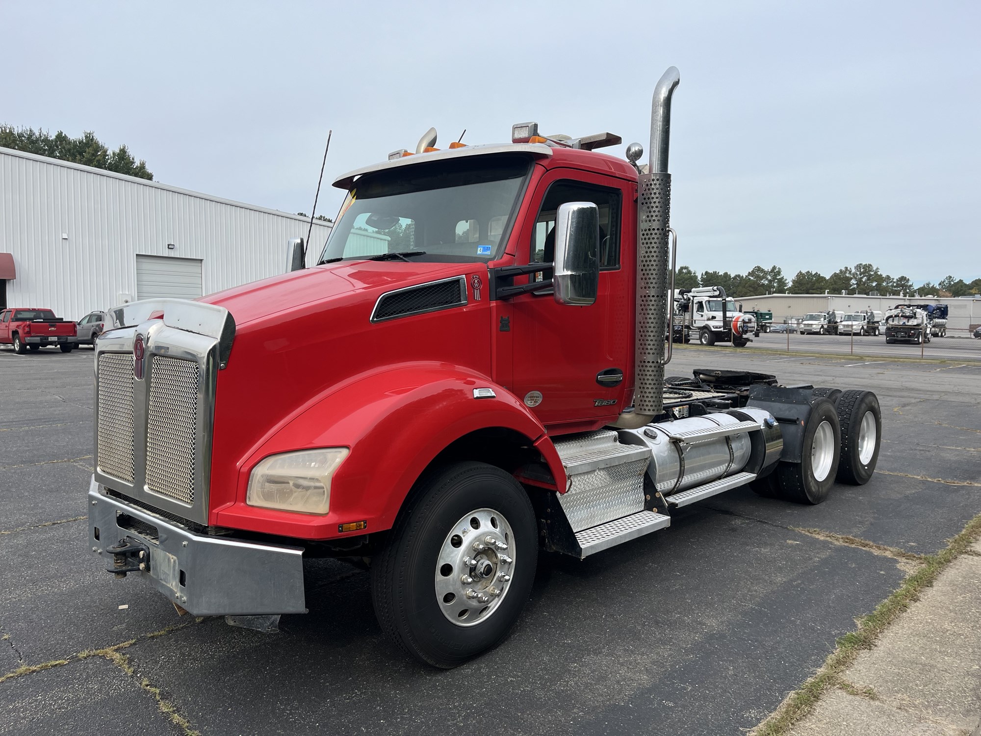 2024 Kenworth T880 2024 Kenworth T880 - image 1 of 6