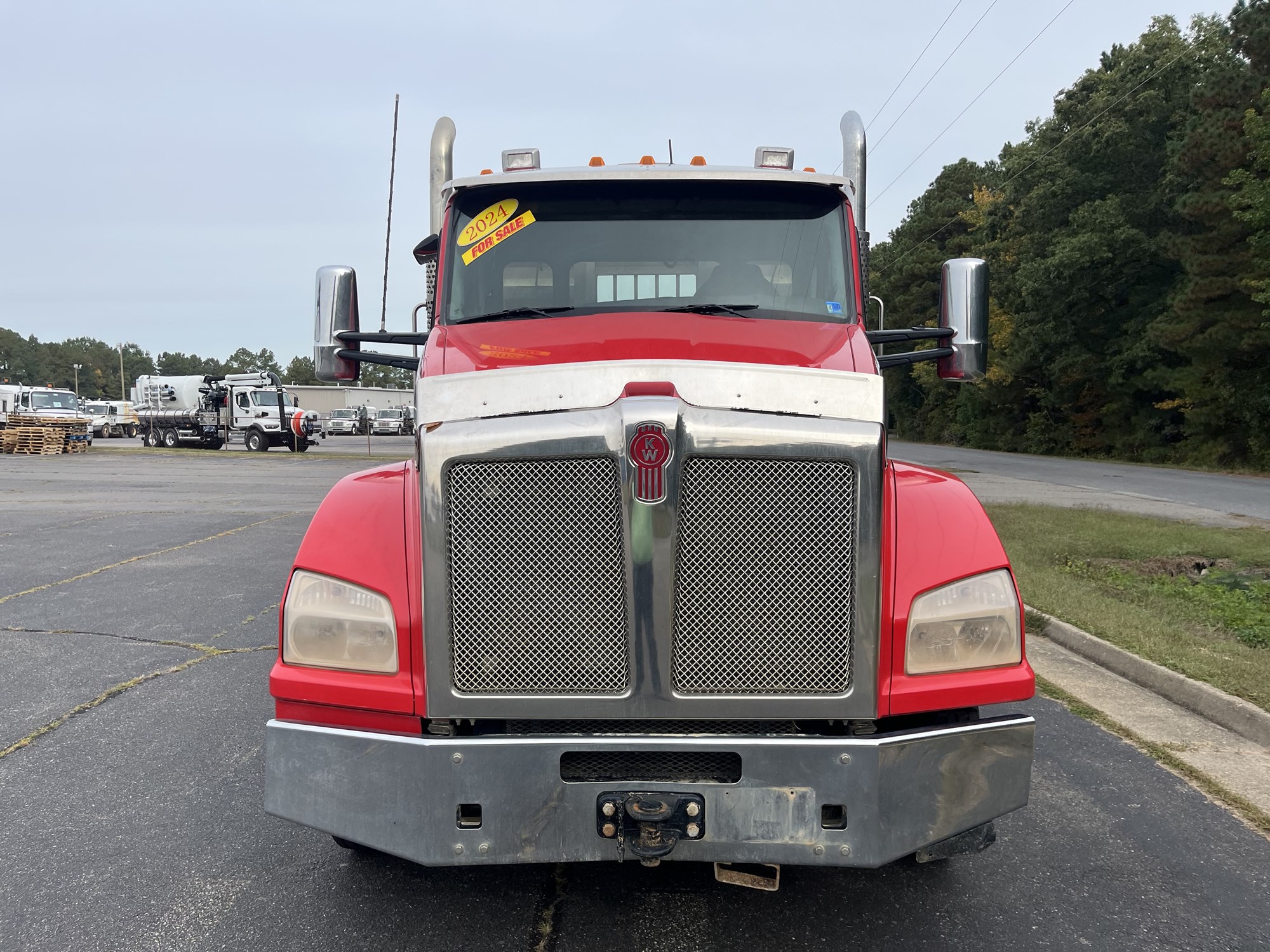 2024 Kenworth T880 2024 Kenworth T880 - image 2 of 6