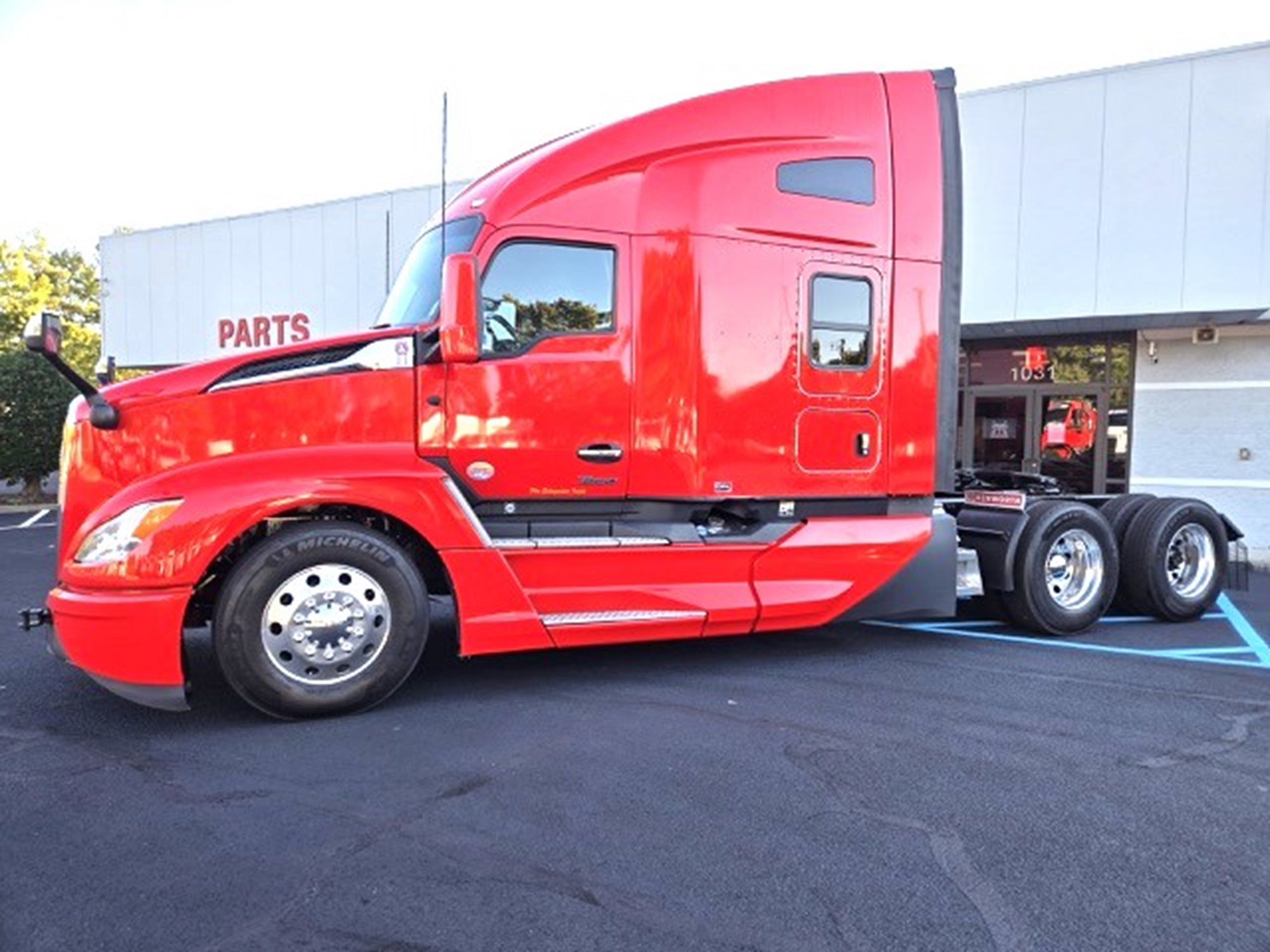 2024 Kenworth T680 2024 Kenworth T680 - image 1 of 6
