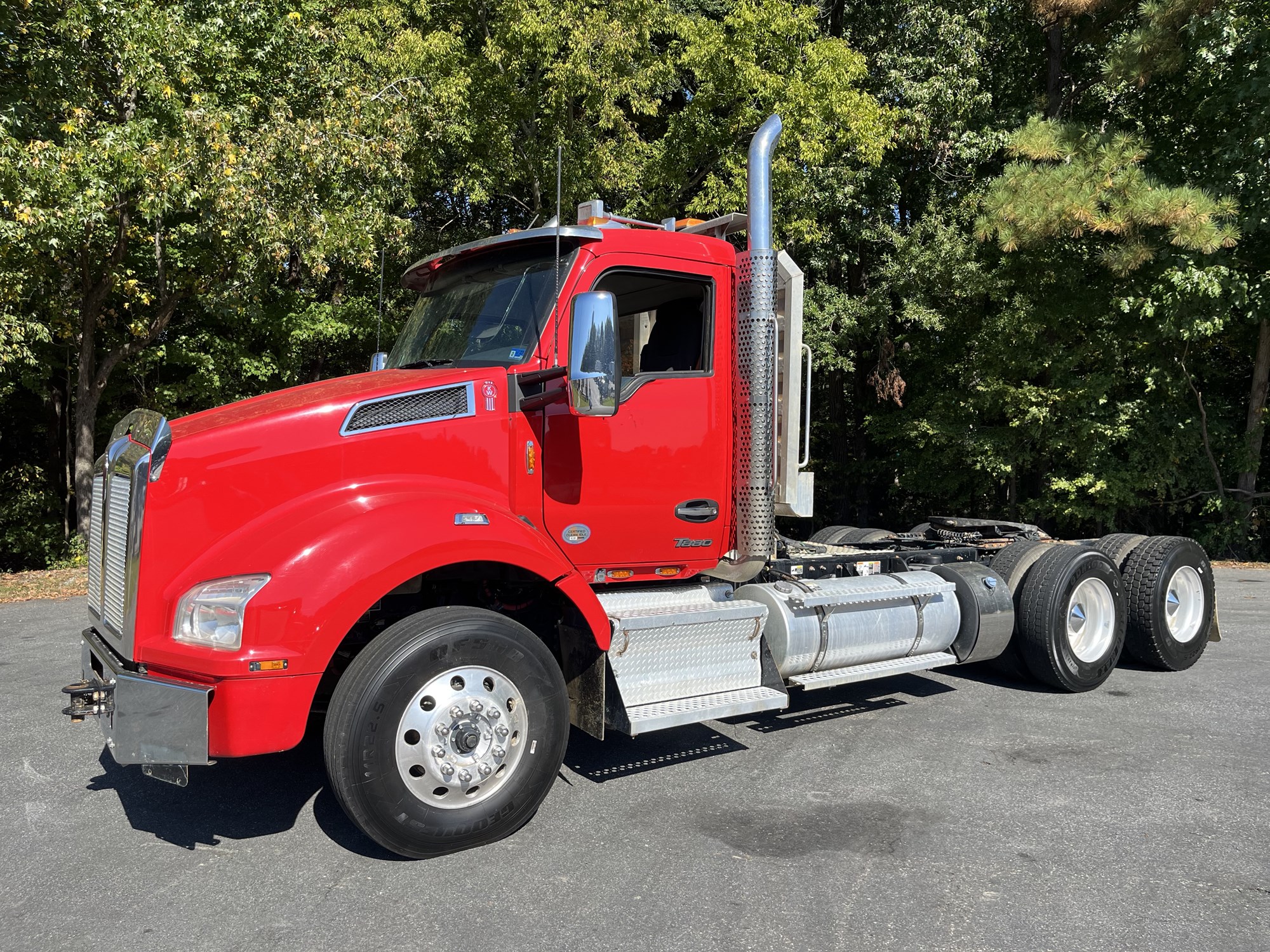 2024 Kenworth T880 2024 Kenworth T880 - image 1 of 6